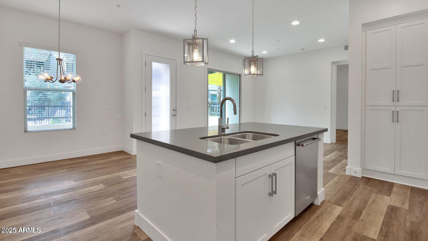 6565 E THOMAS Road, 1098