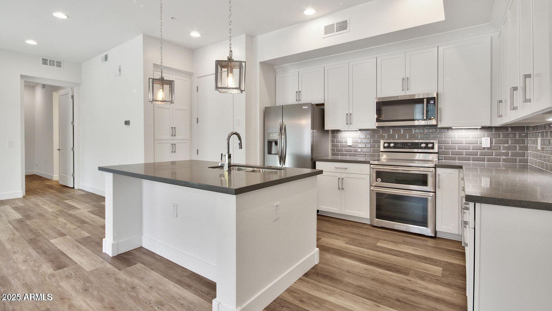 6565 E THOMAS Road, 1098
