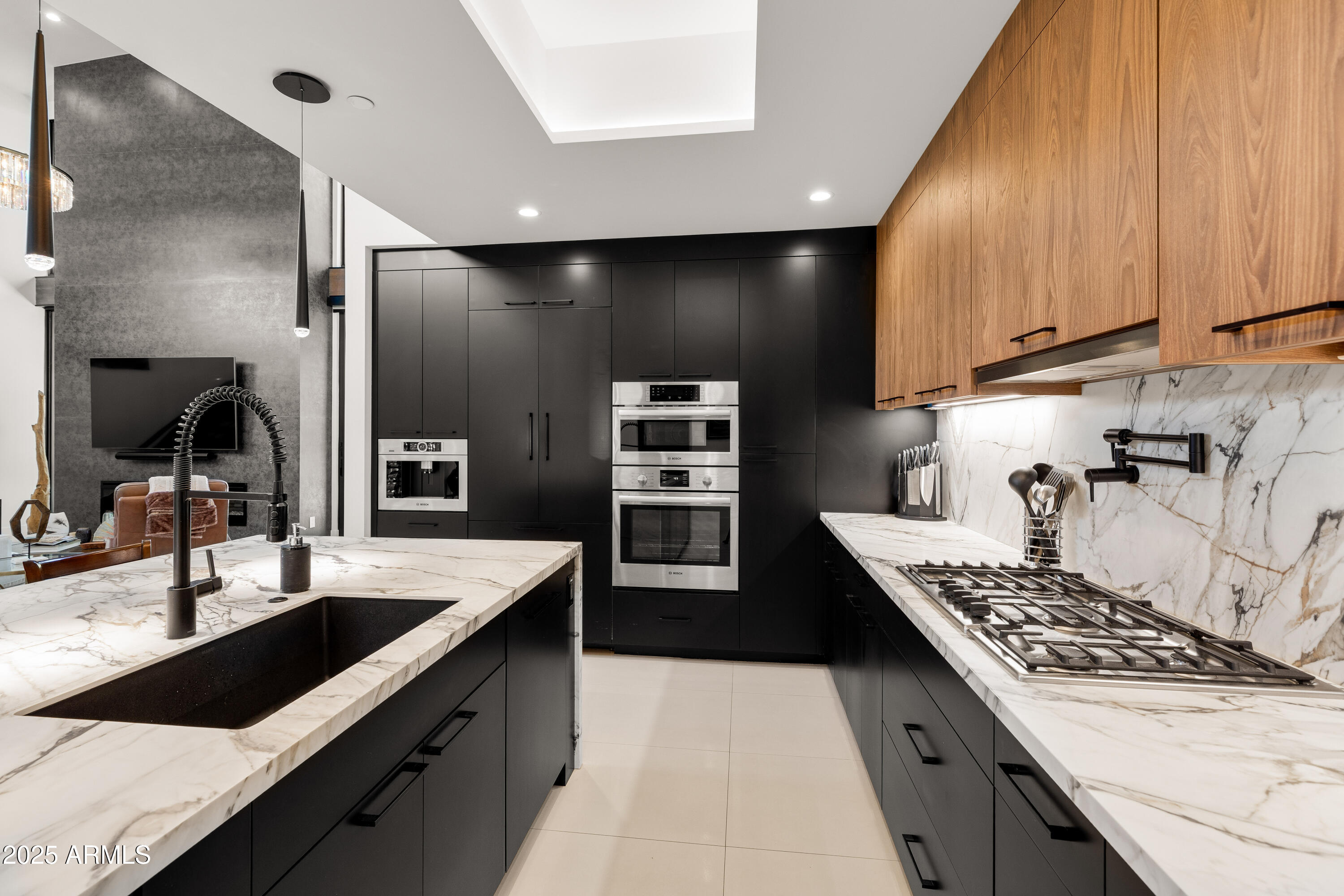 6525 E CAVE CREEK Road Unit: 9