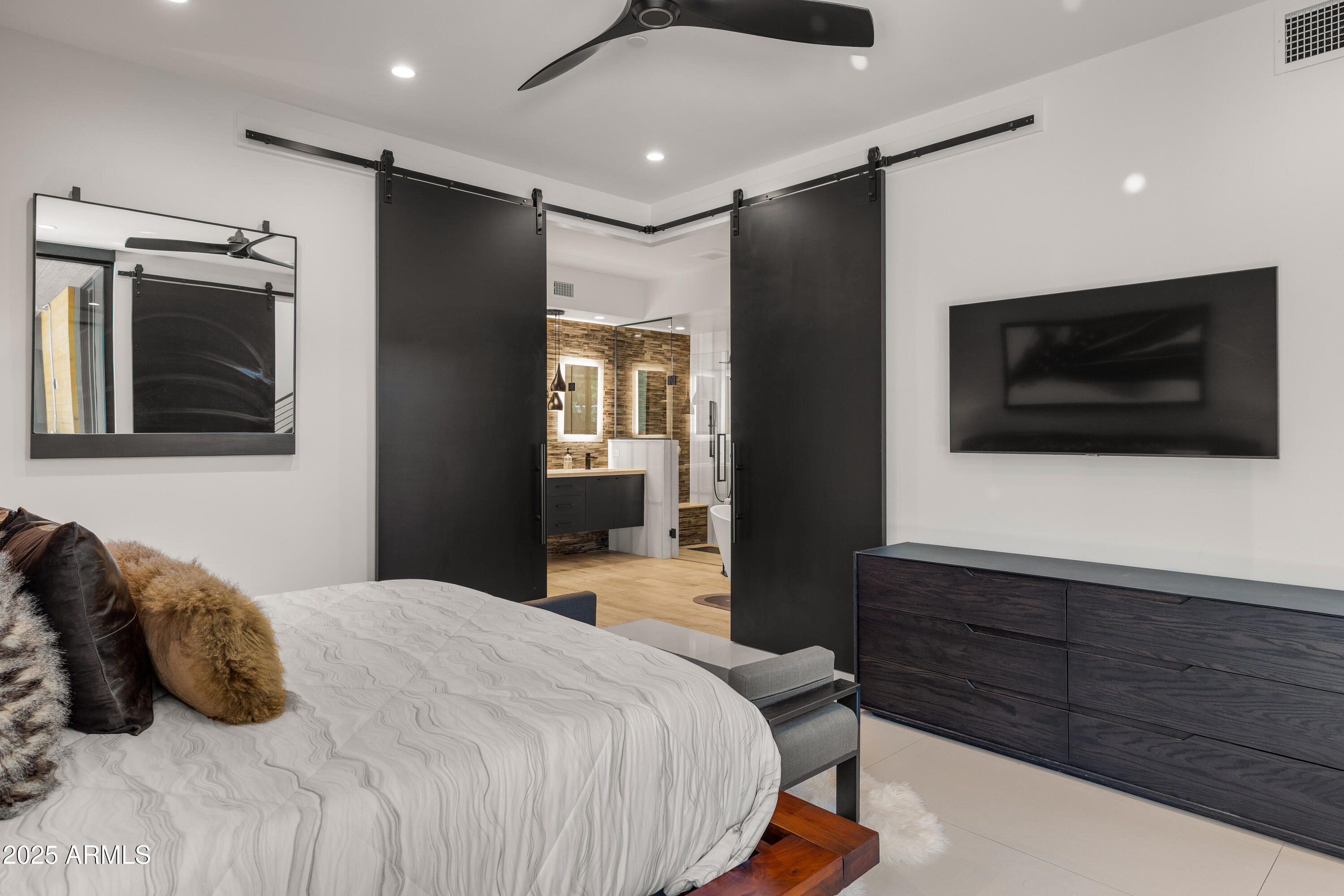 6525 E CAVE CREEK Road Unit: 9