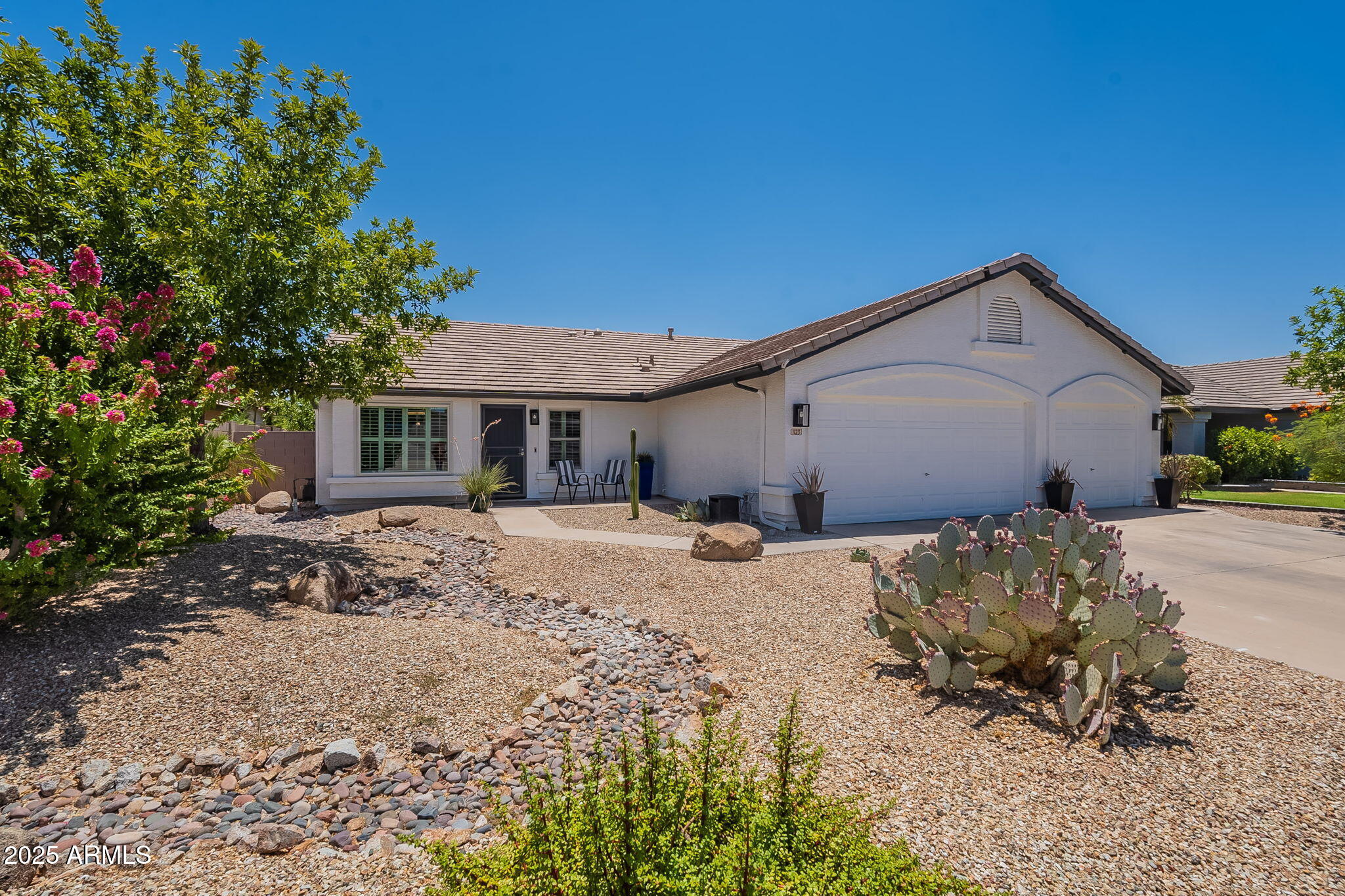 1123 E BETSY Lane