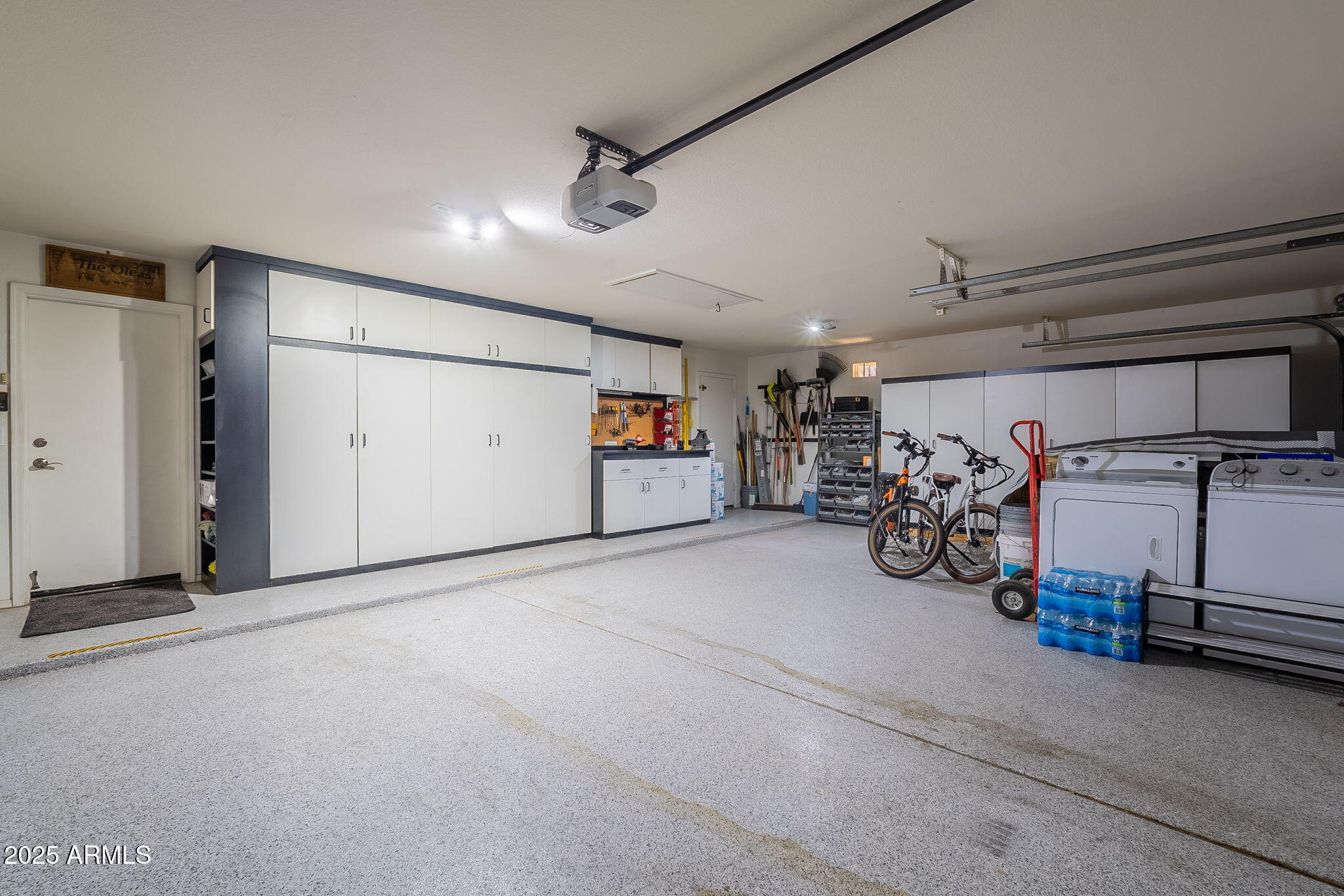 1123 E BETSY Lane