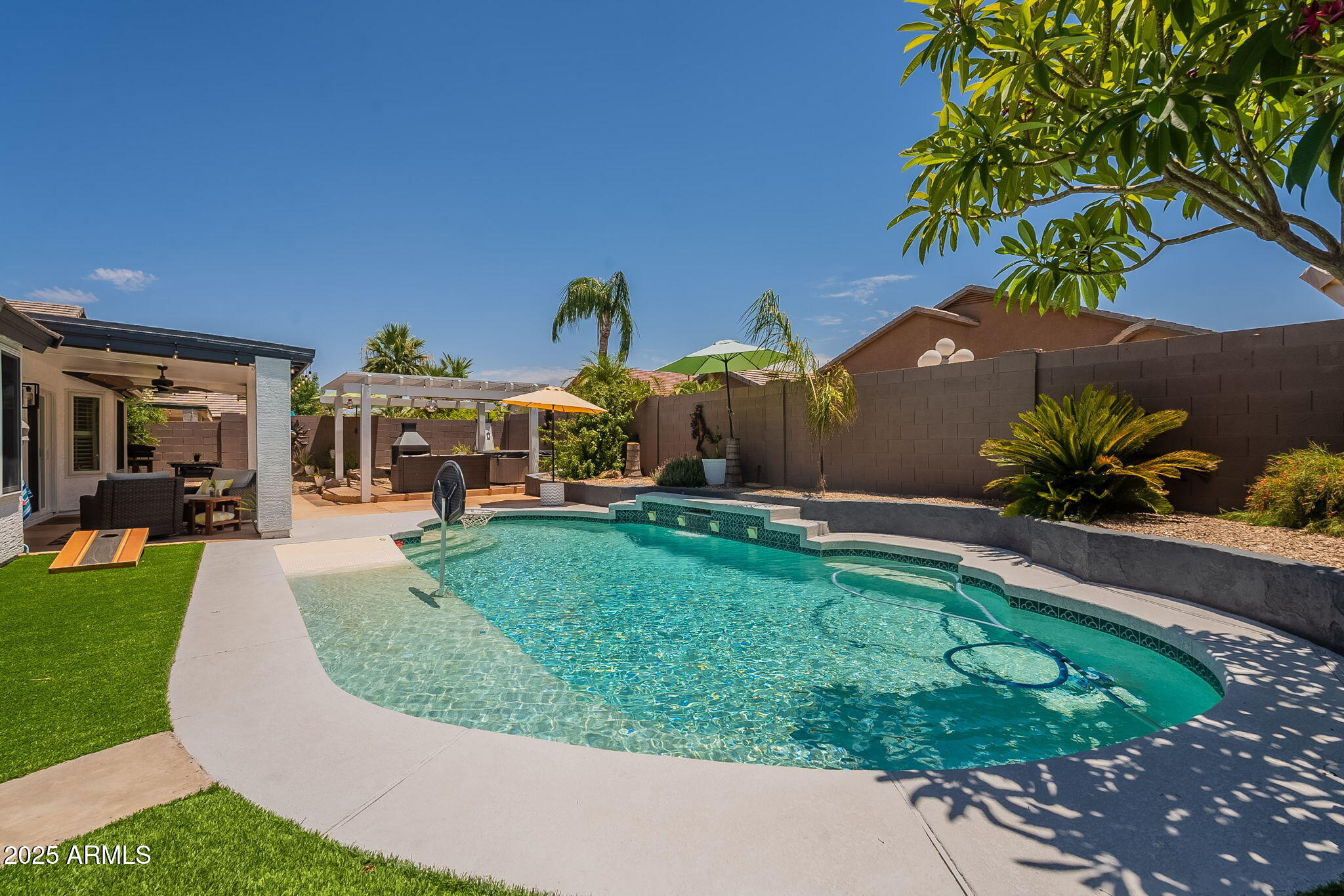 1123 E BETSY Lane