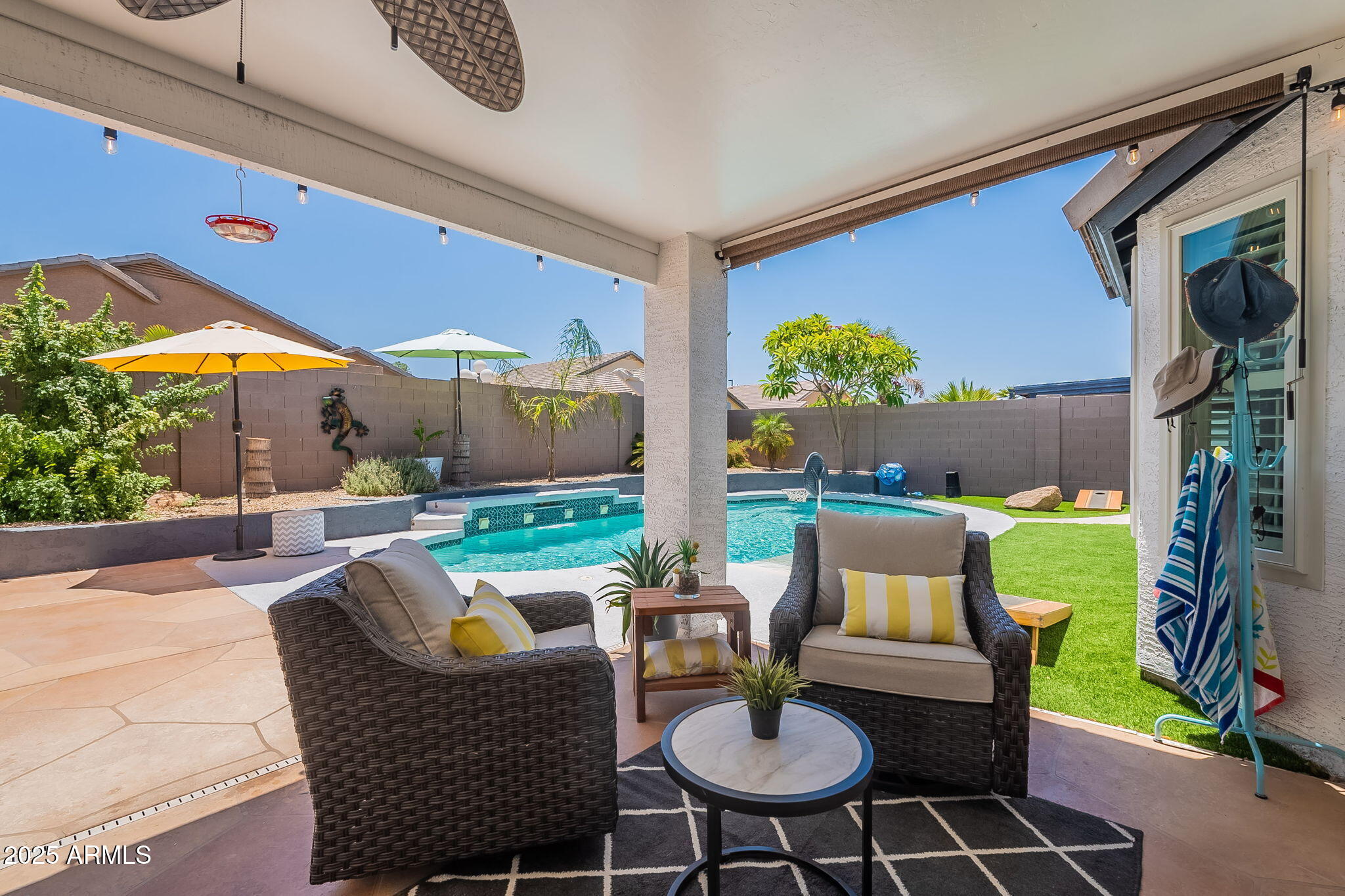 1123 E BETSY Lane