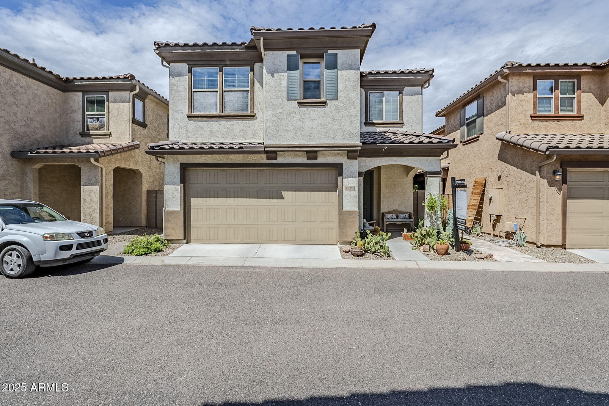 4727 E BETTY ELYSE Lane
