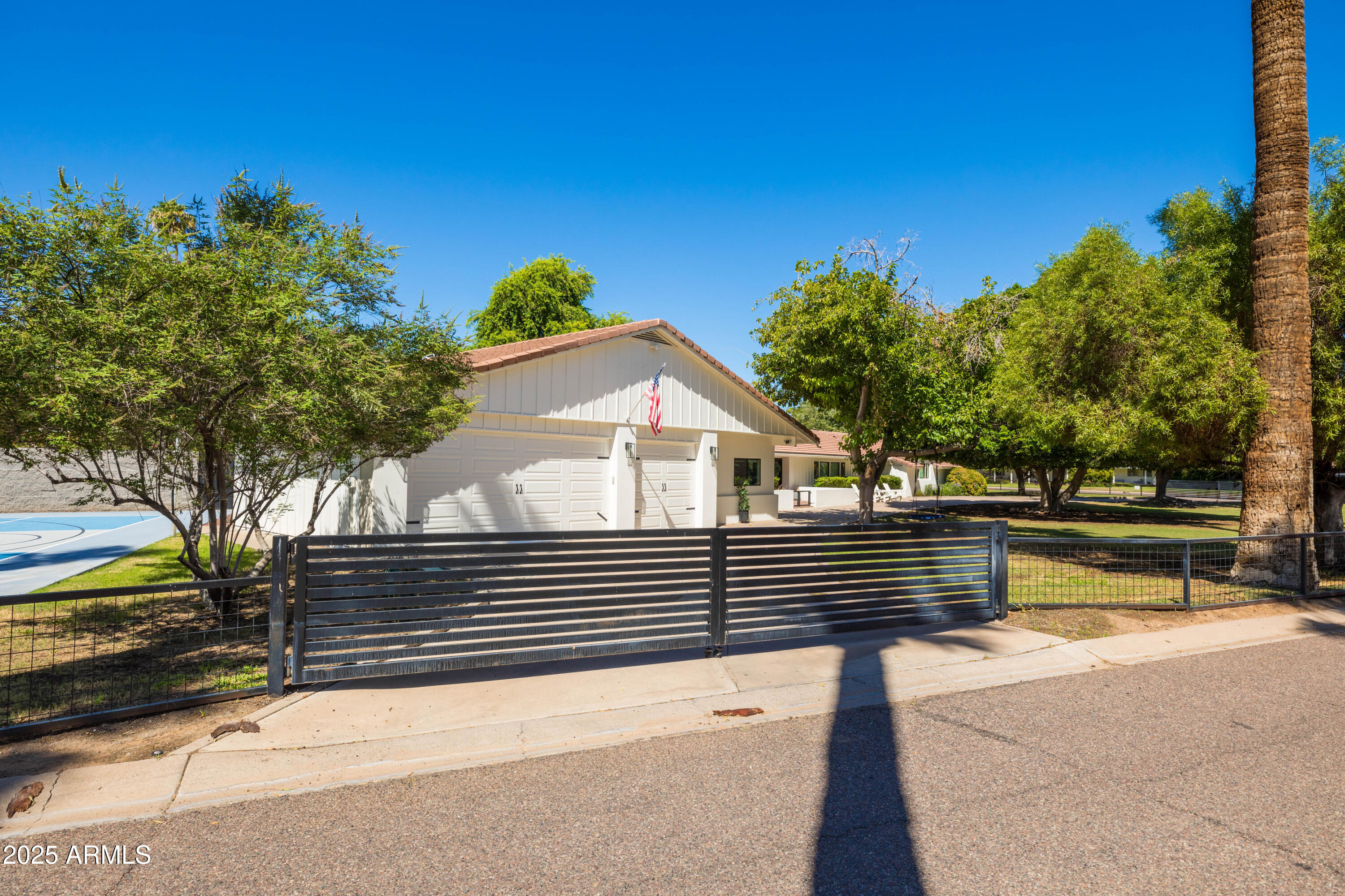 1101 W ROYAL PALM Road