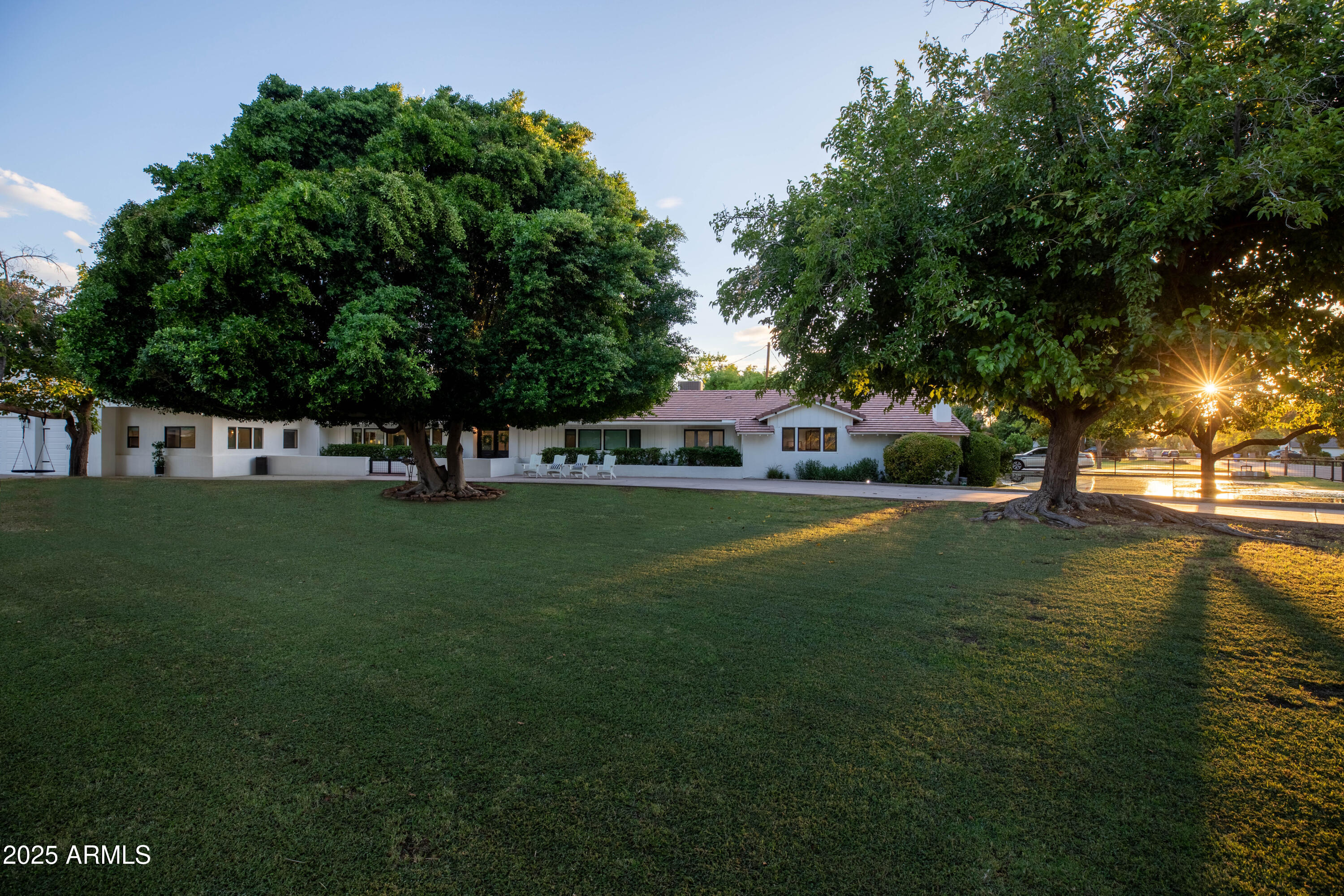 1101 W ROYAL PALM Road