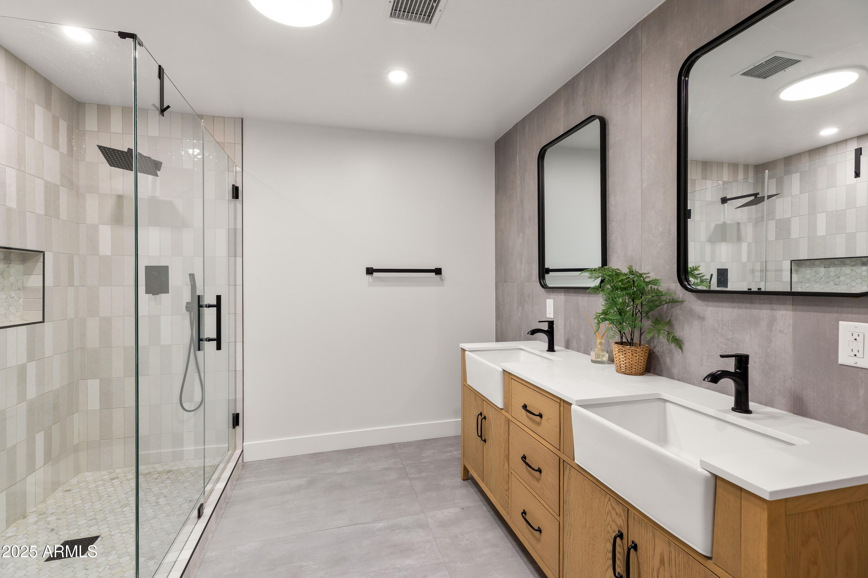 1101 W ROYAL PALM Road