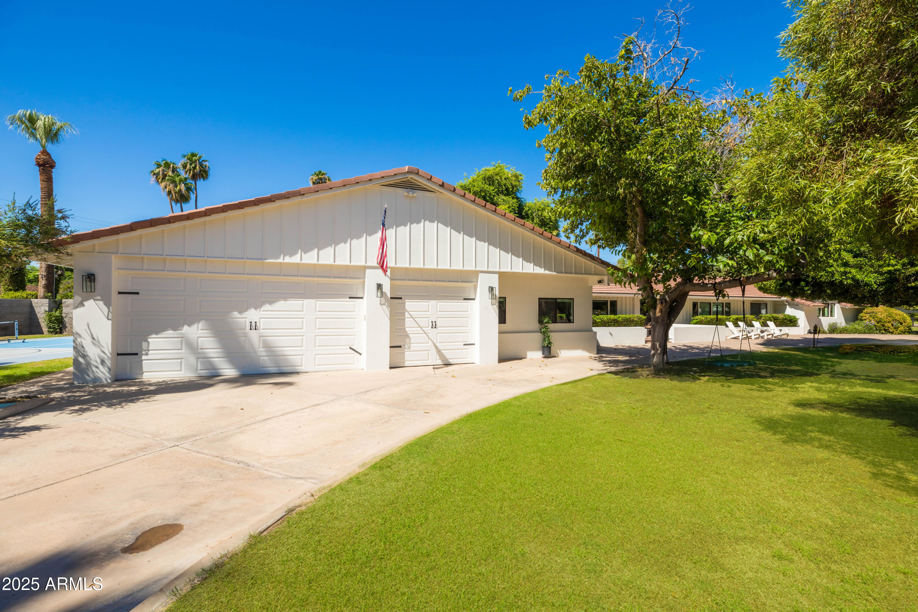 1101 W ROYAL PALM Road