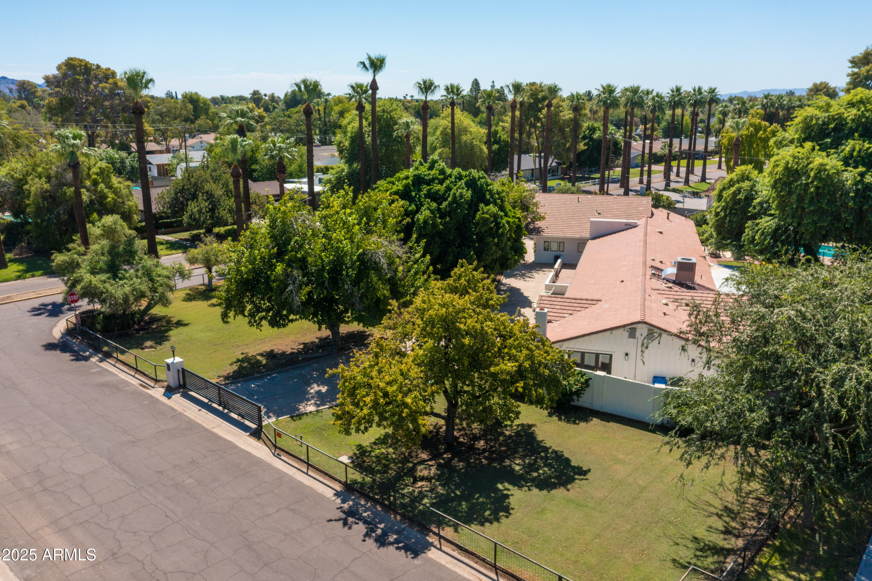 1101 W ROYAL PALM Road