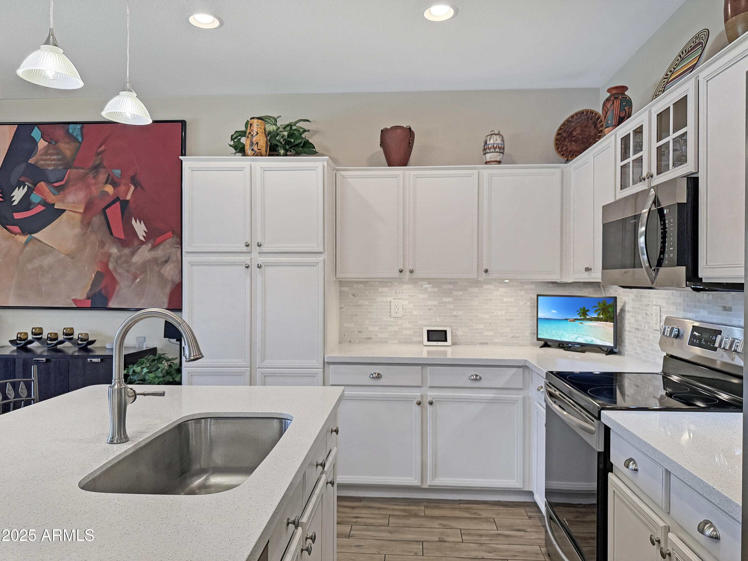 8423 W MARY ANN Drive