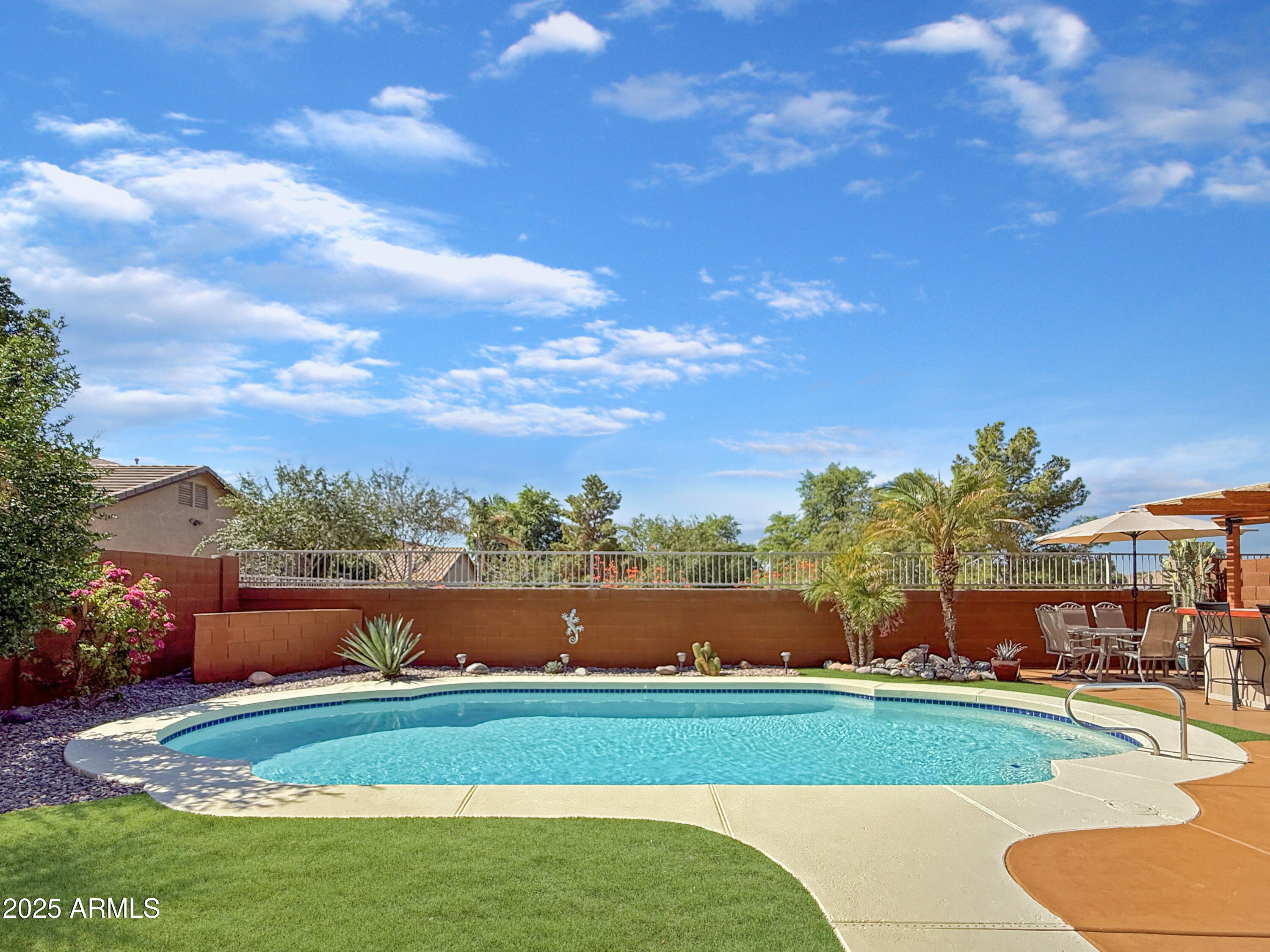 8423 W MARY ANN Drive