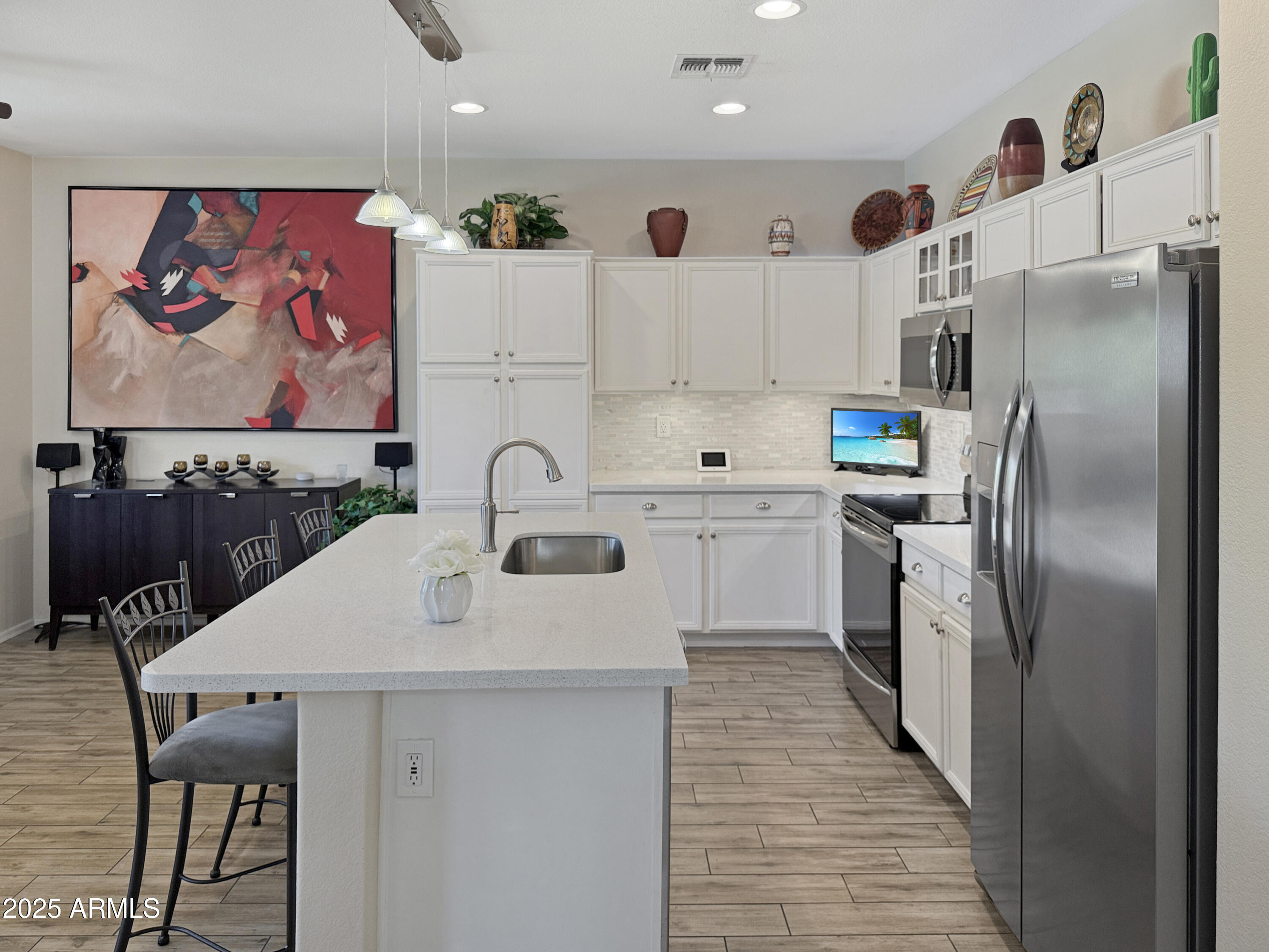 8423 W MARY ANN Drive