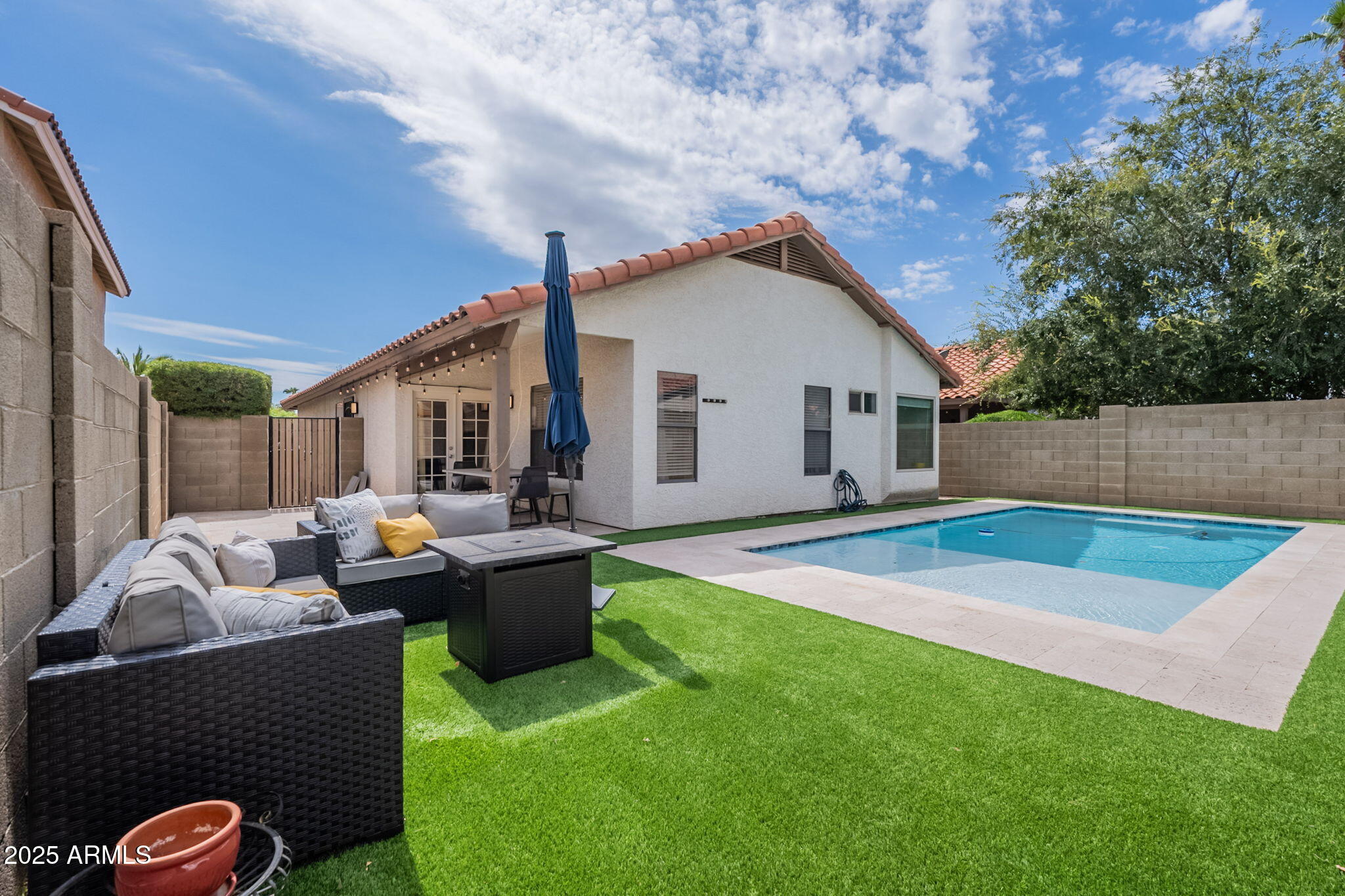 8846 E WINDROSE Drive