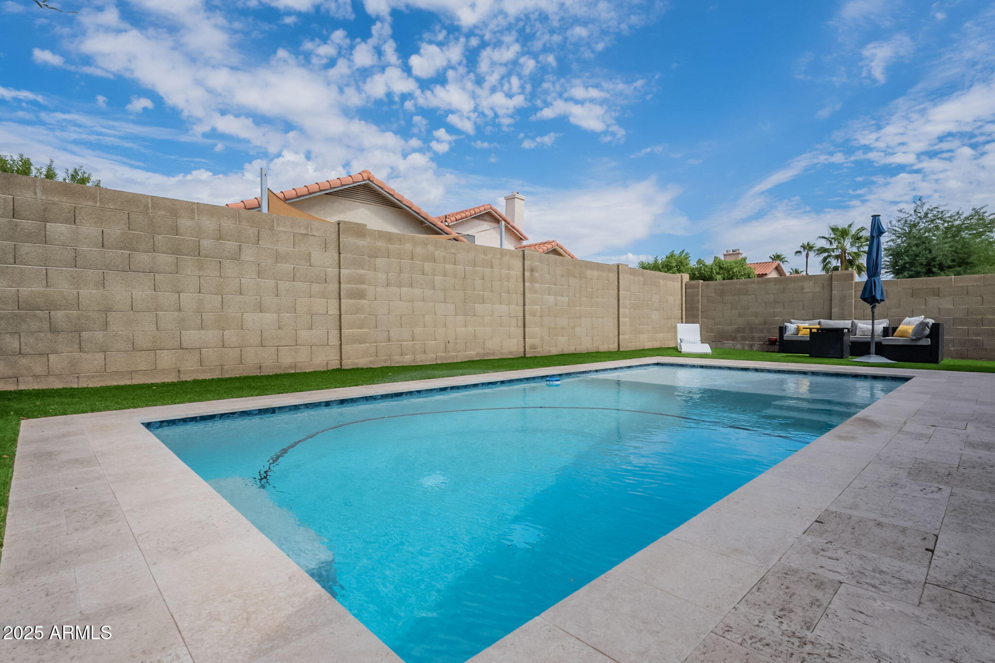 8846 E WINDROSE Drive