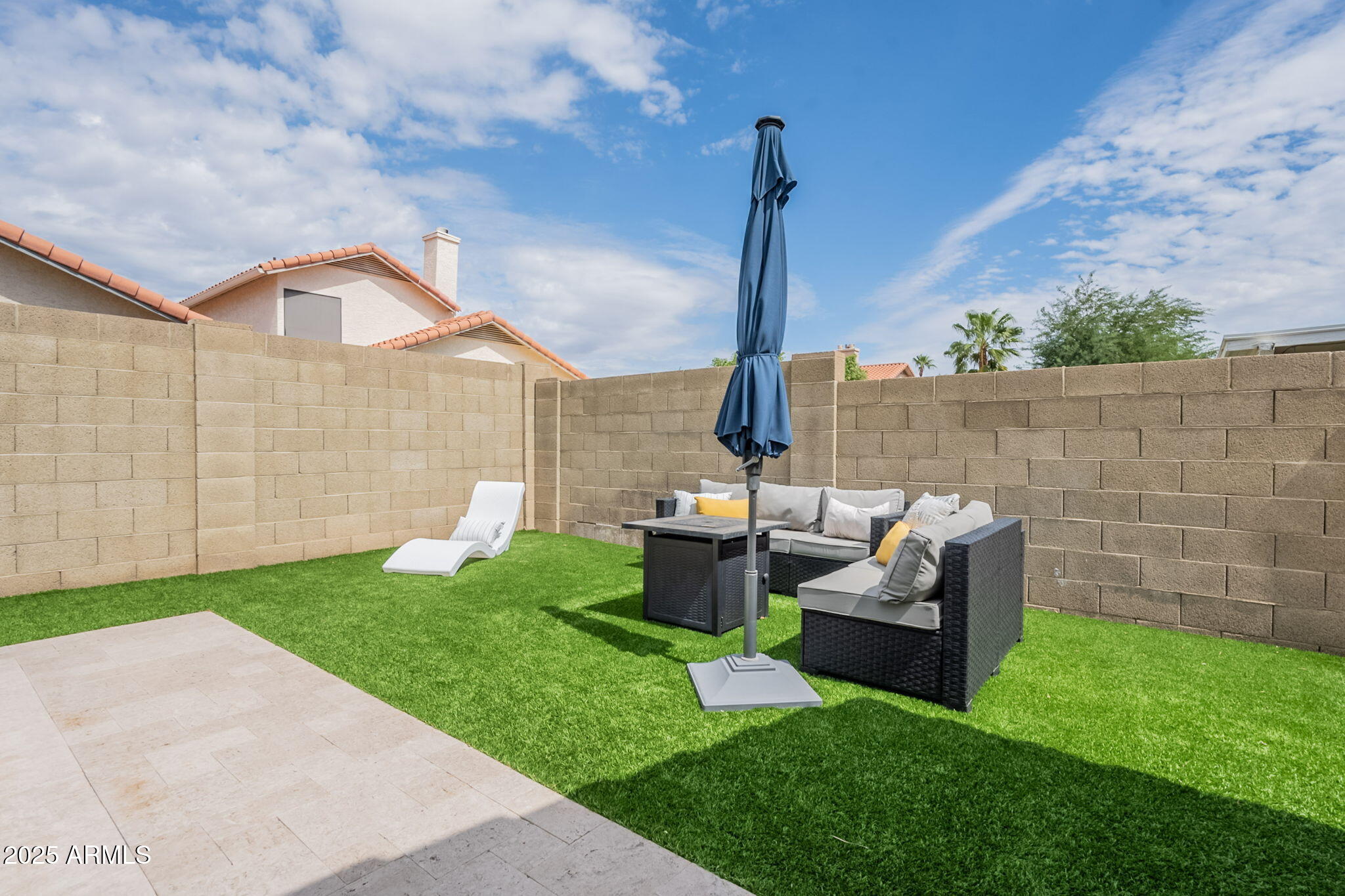 8846 E WINDROSE Drive