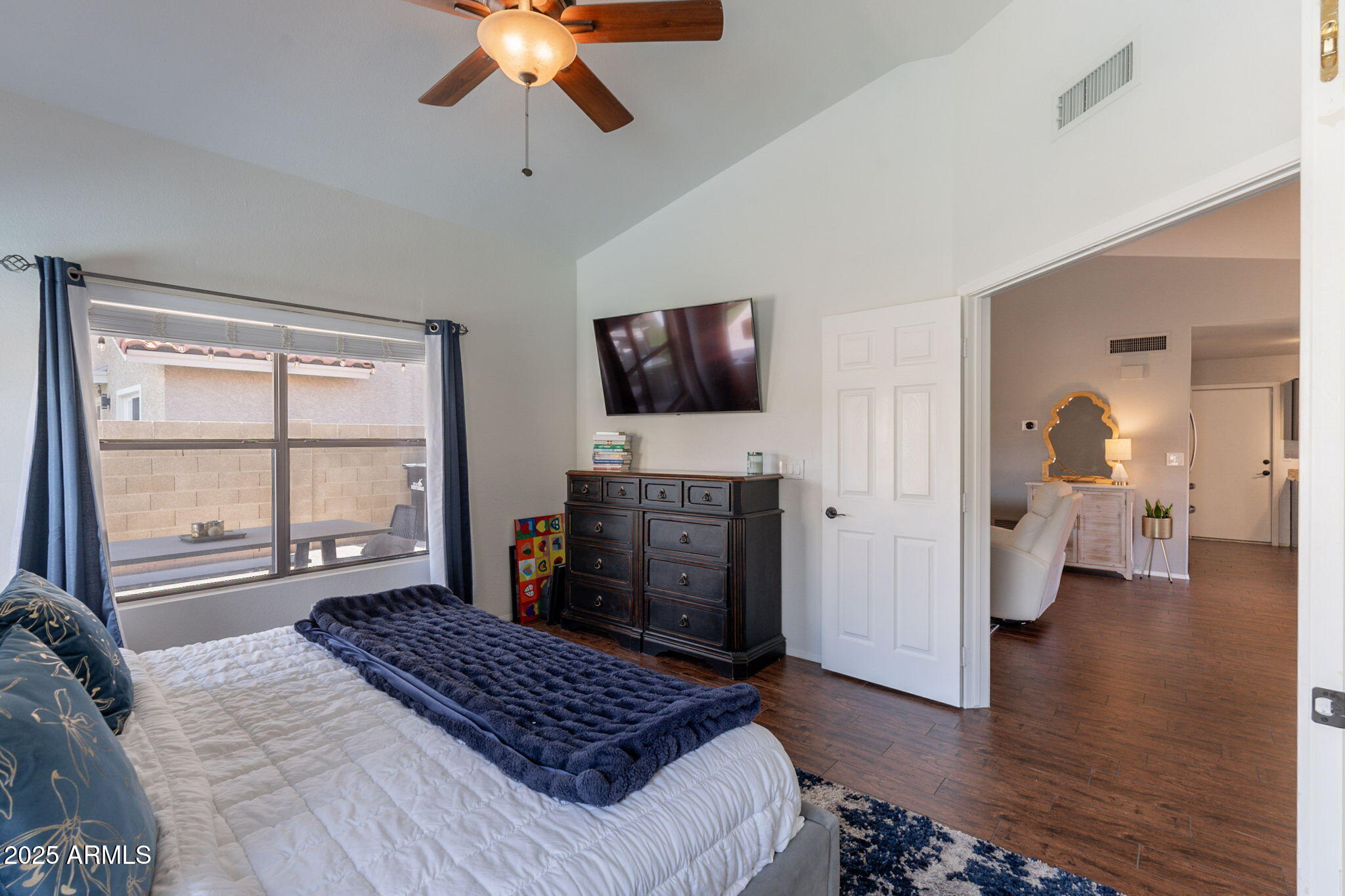 8846 E WINDROSE Drive