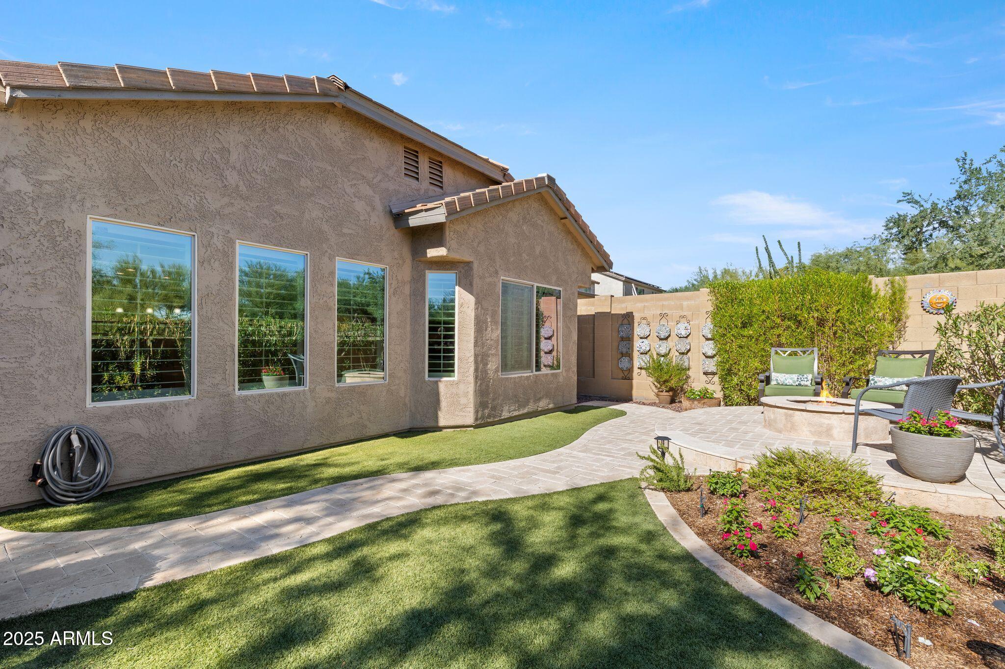 1849 W BUCKHORN Trail