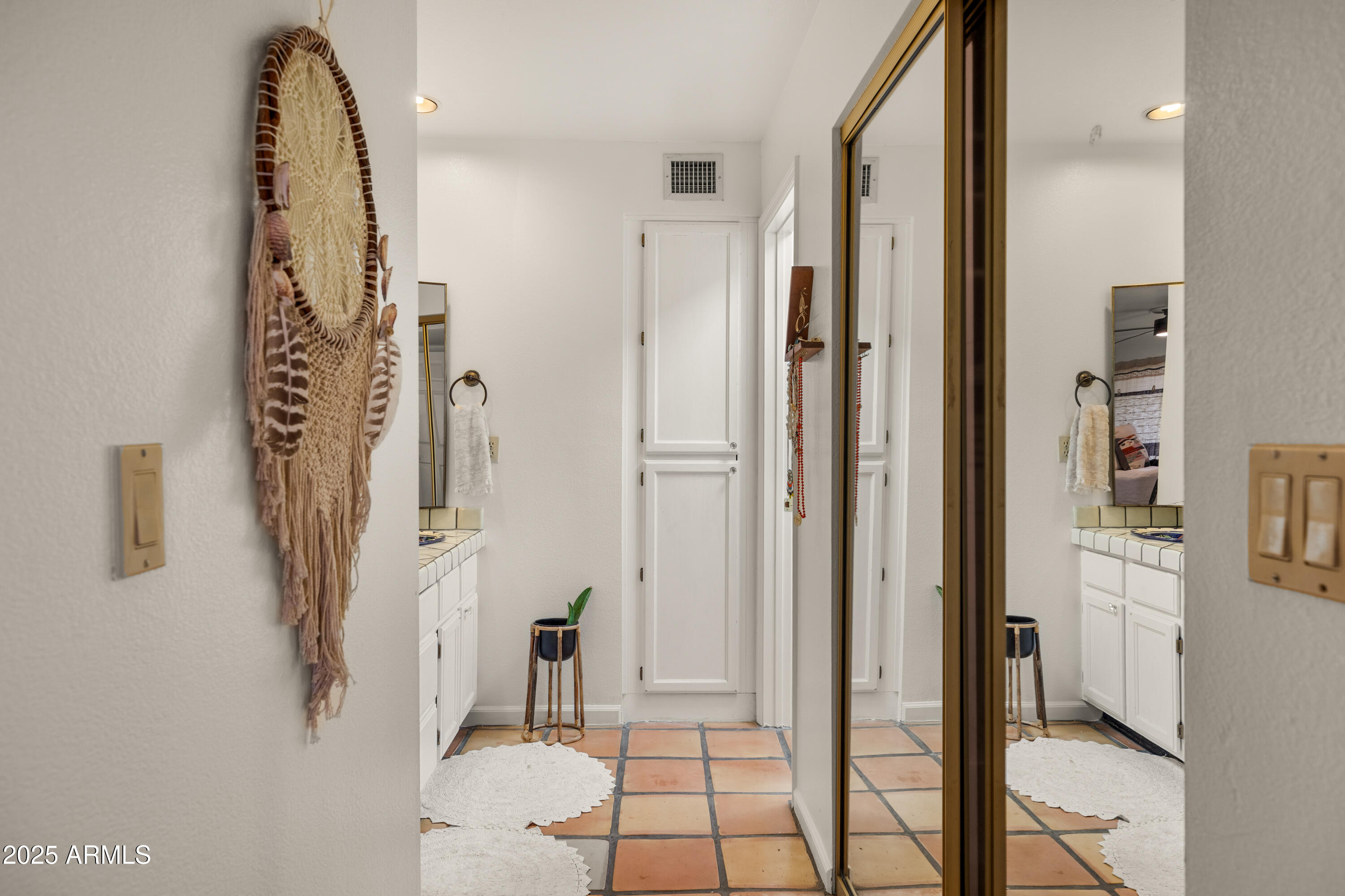 8651 E ROYAL PALM Road, 208, Scottsdale Unit: 208