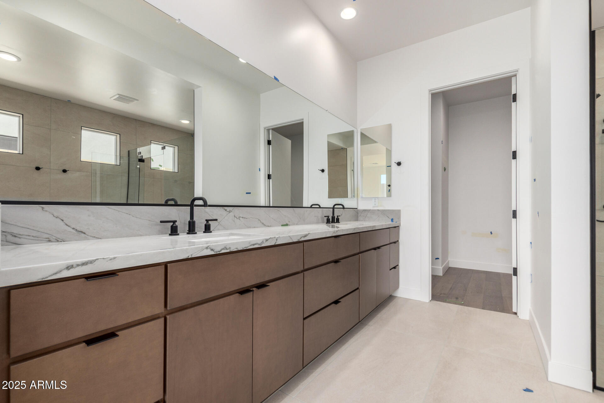 5721 E RANCHO CALIENTE Drive