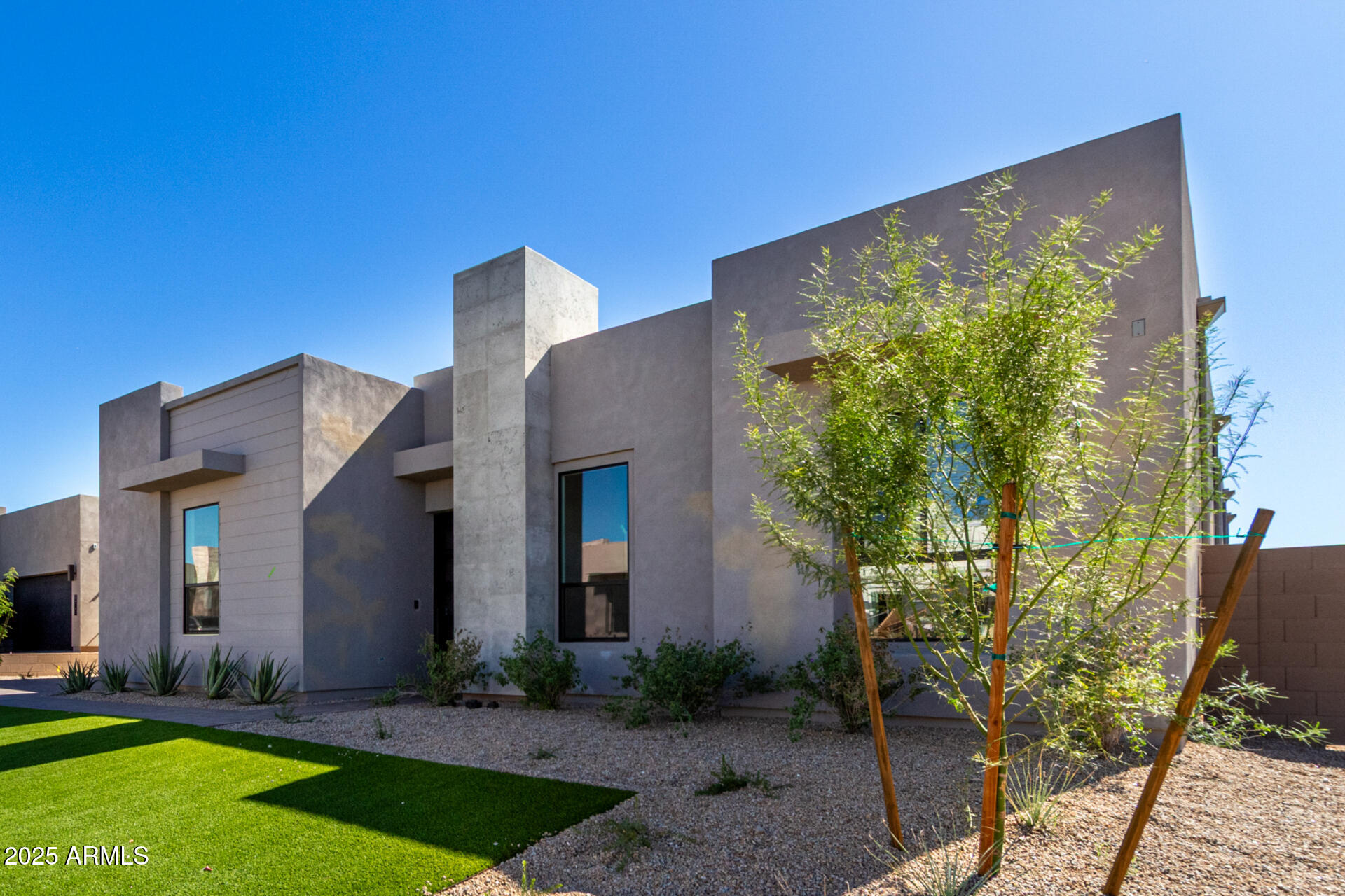 5721 E RANCHO CALIENTE Drive