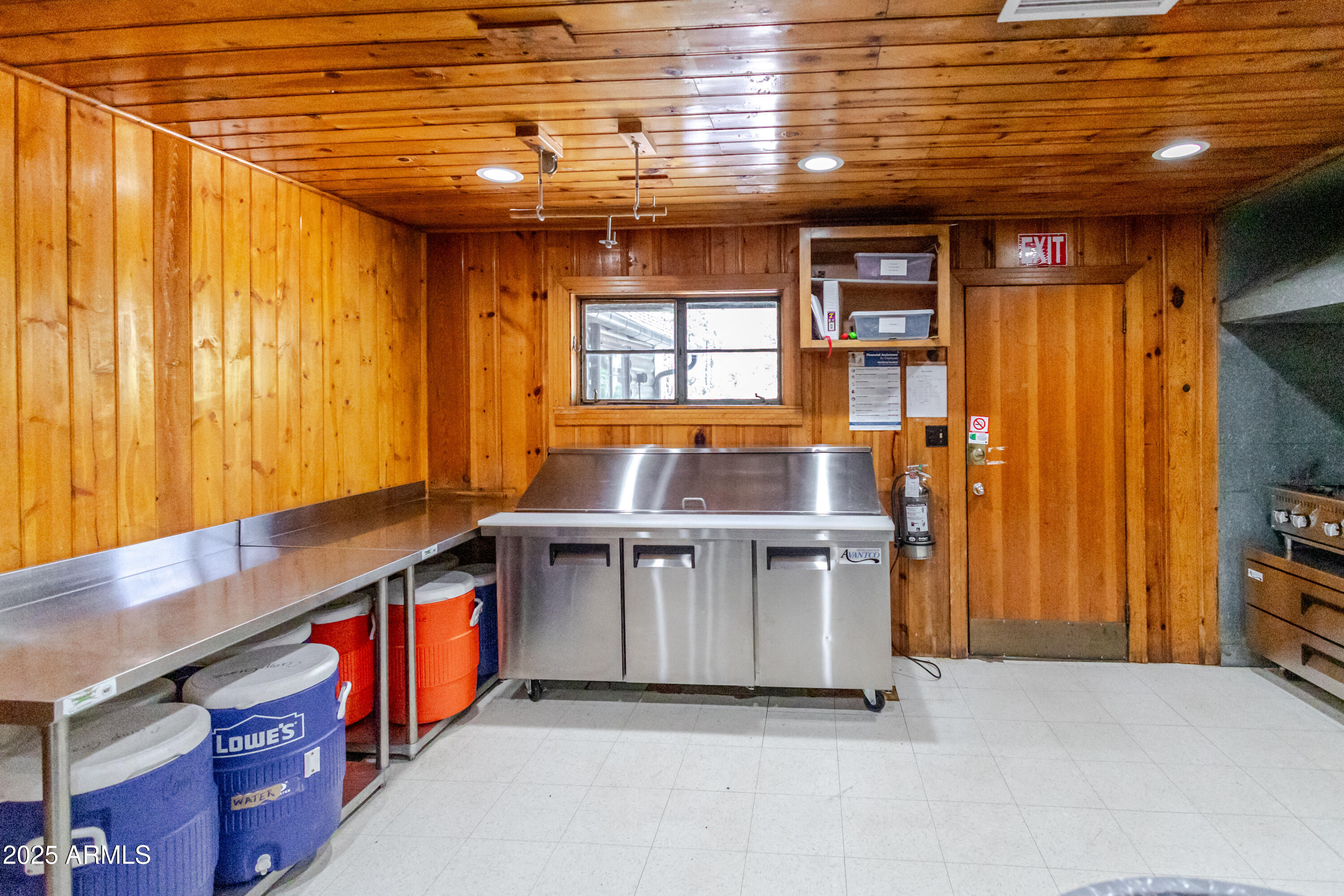 6385 W WHITE MOUNTAIN Boulevard