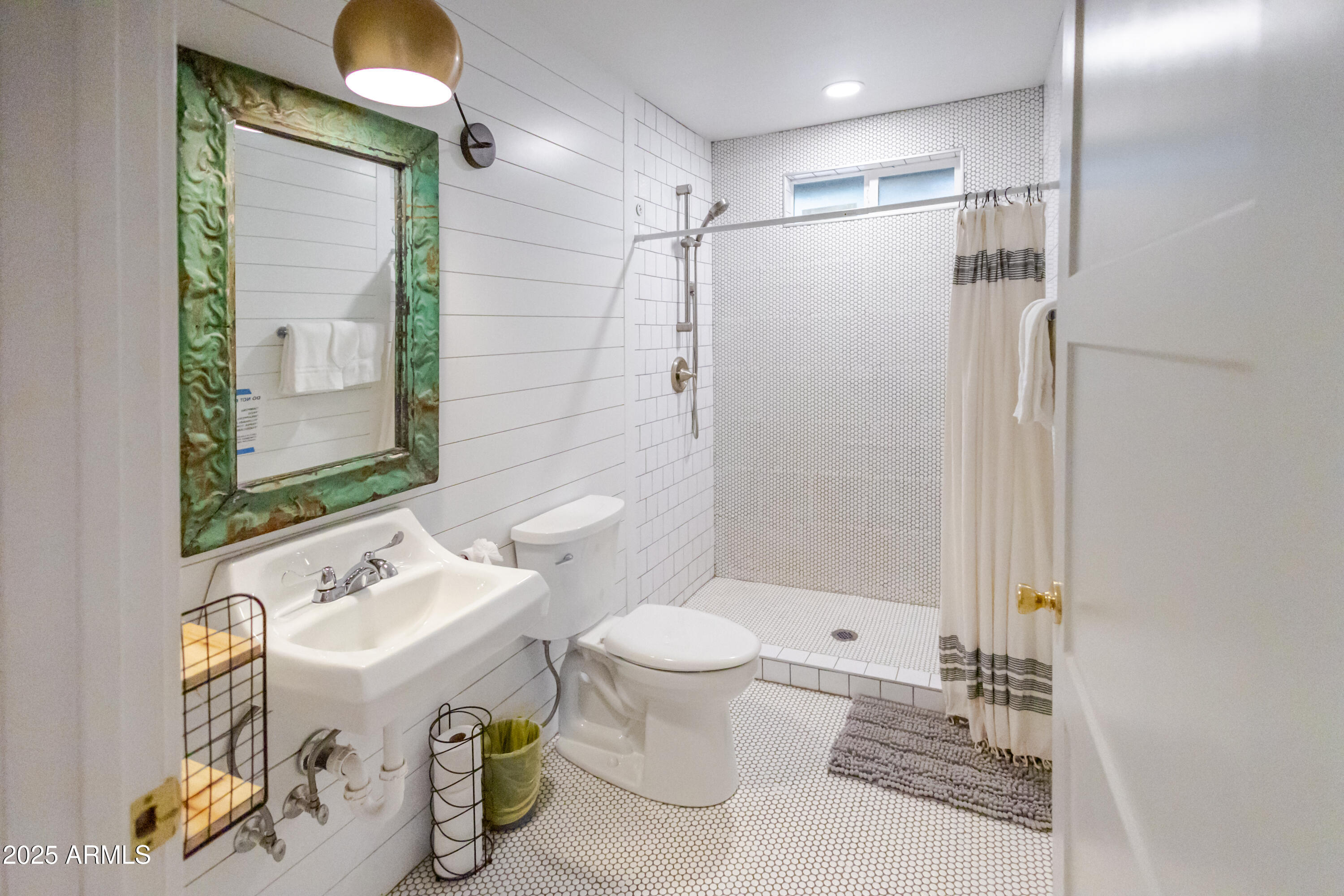 6385 W WHITE MOUNTAIN Boulevard