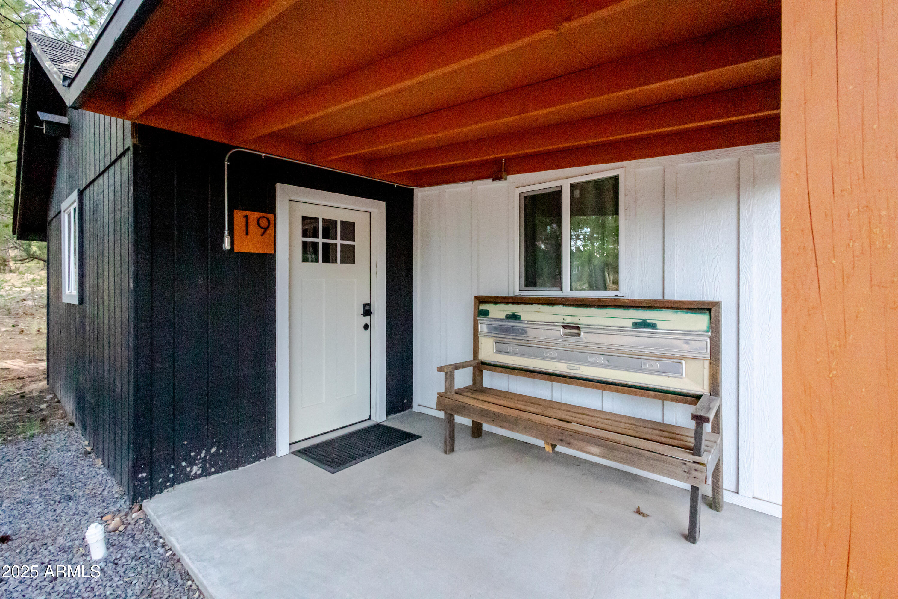 6385 W WHITE MOUNTAIN Boulevard