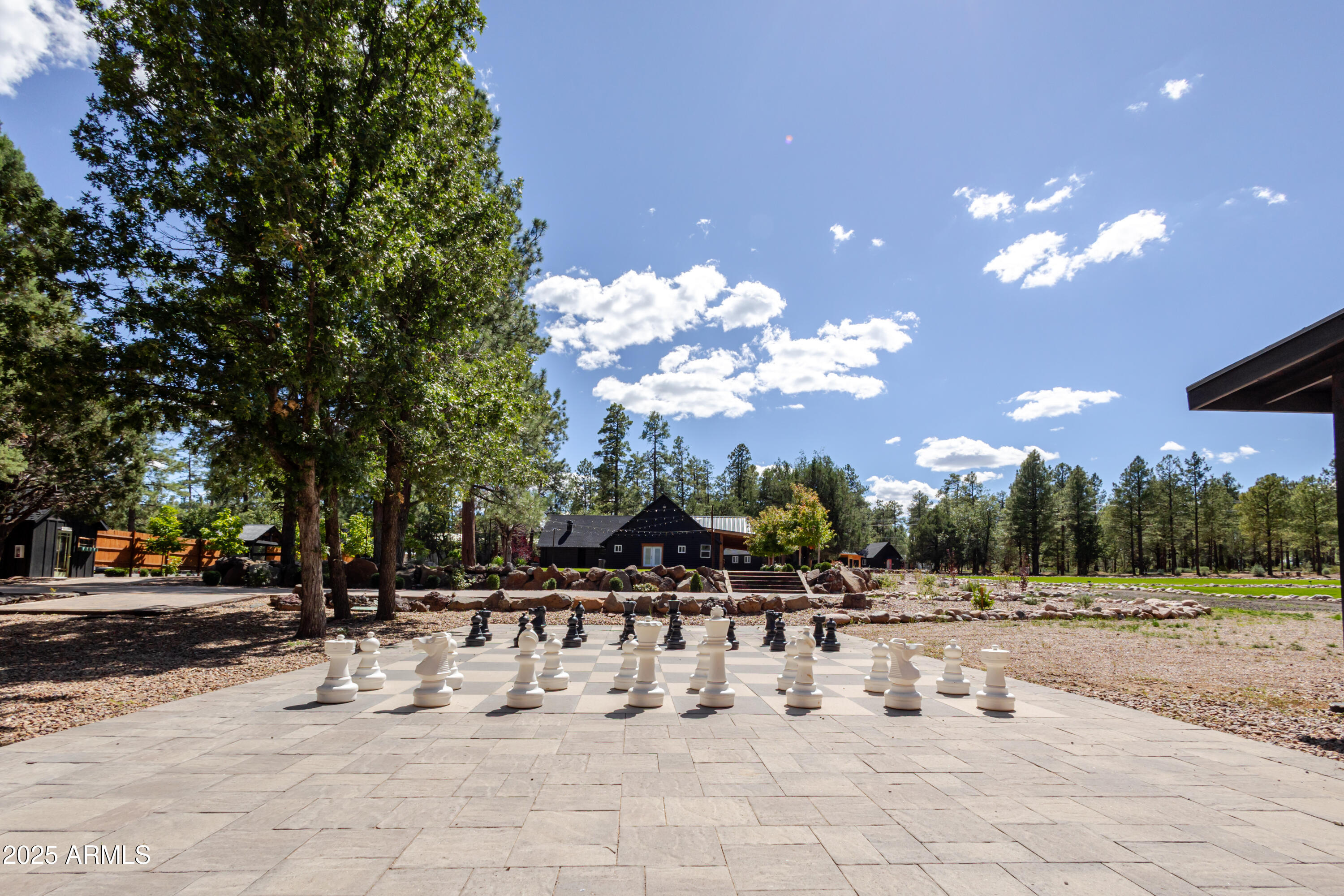 6385 W WHITE MOUNTAIN Boulevard