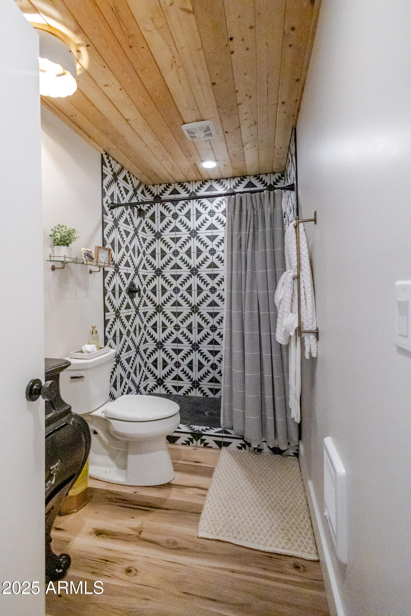 6385 W WHITE MOUNTAIN Boulevard