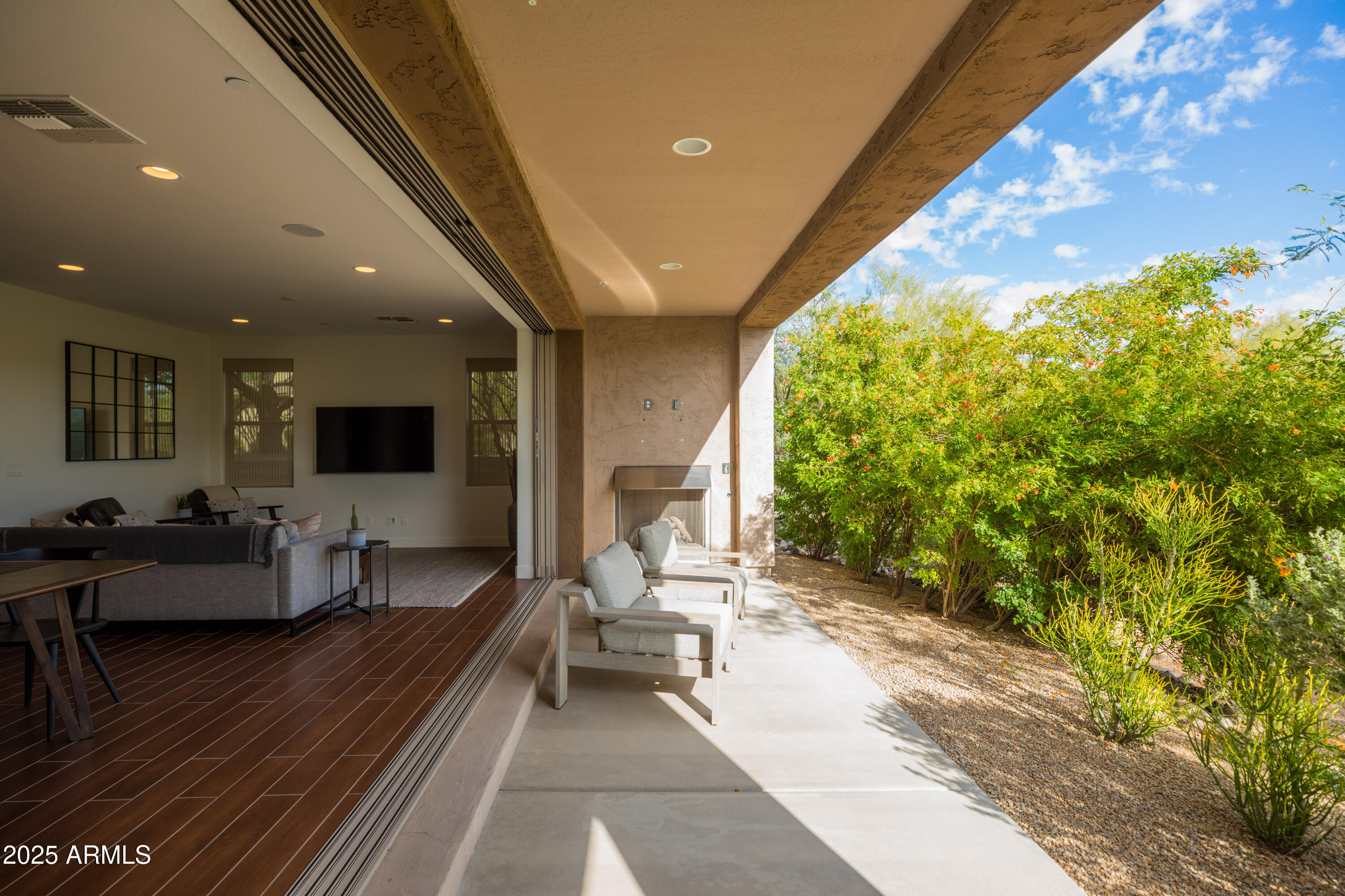 10260 E WHITE FEATHER Lane, 1050