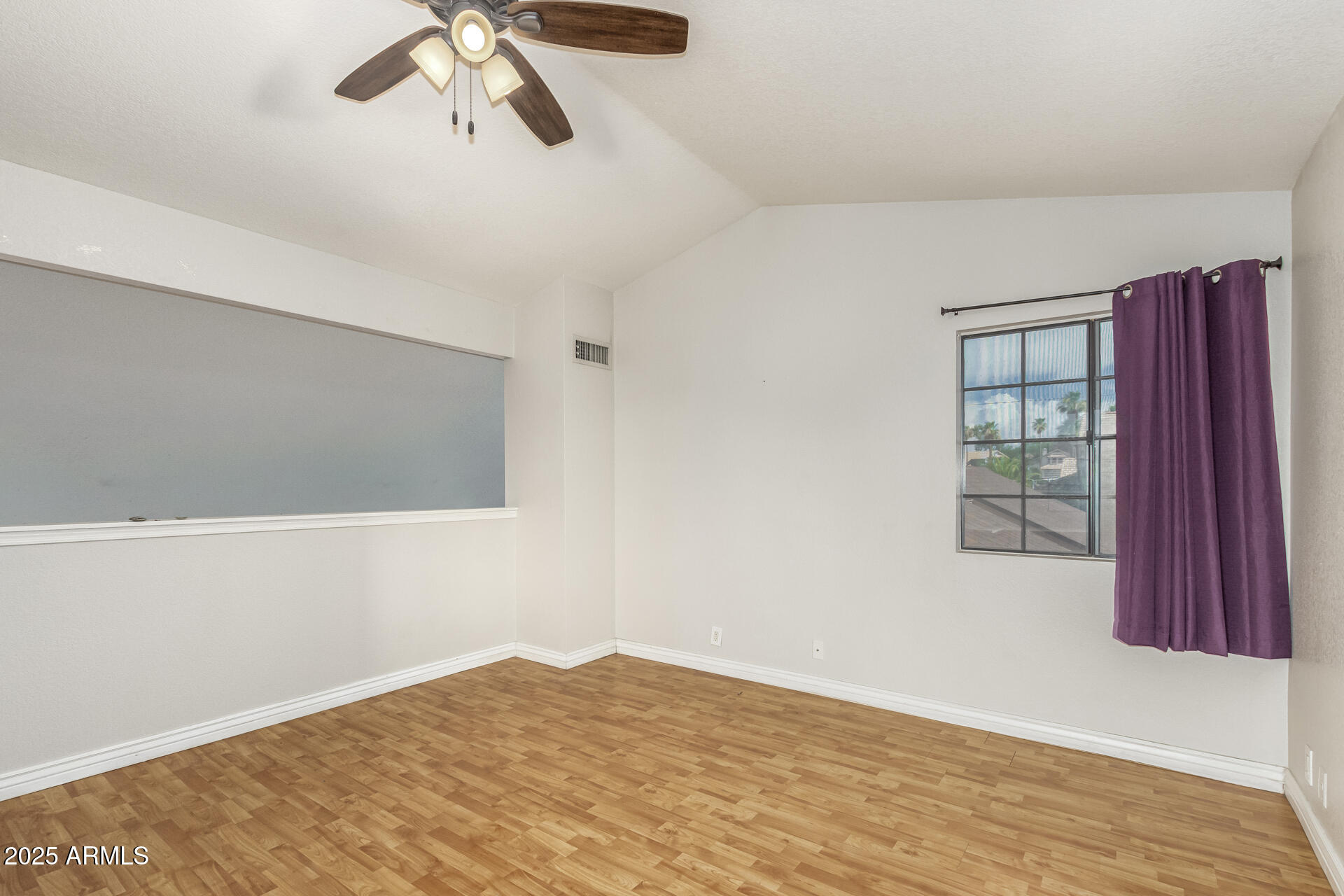 1518 E ROCKWOOD Drive