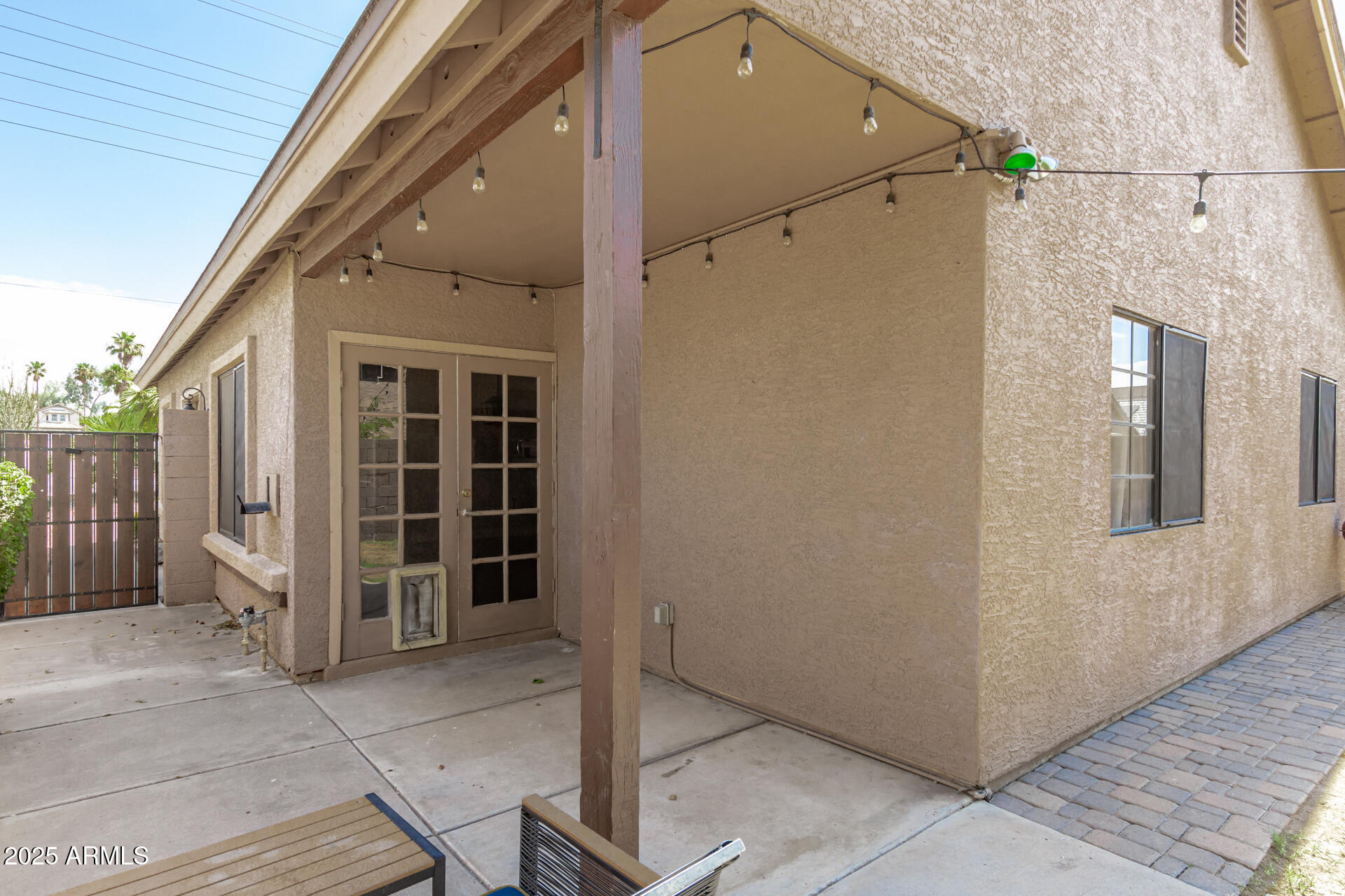 1518 E ROCKWOOD Drive