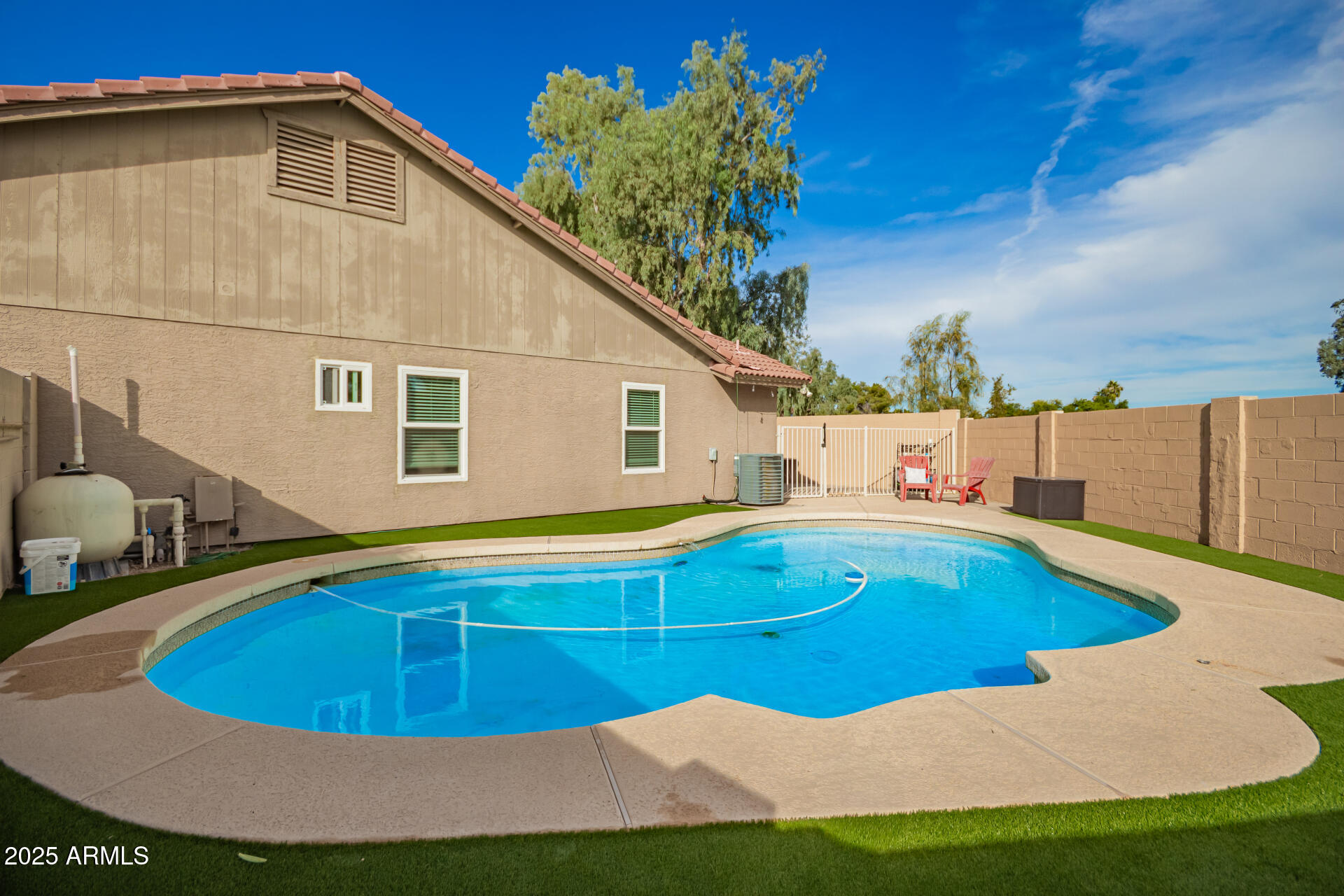 740 W SARAGOSA Street