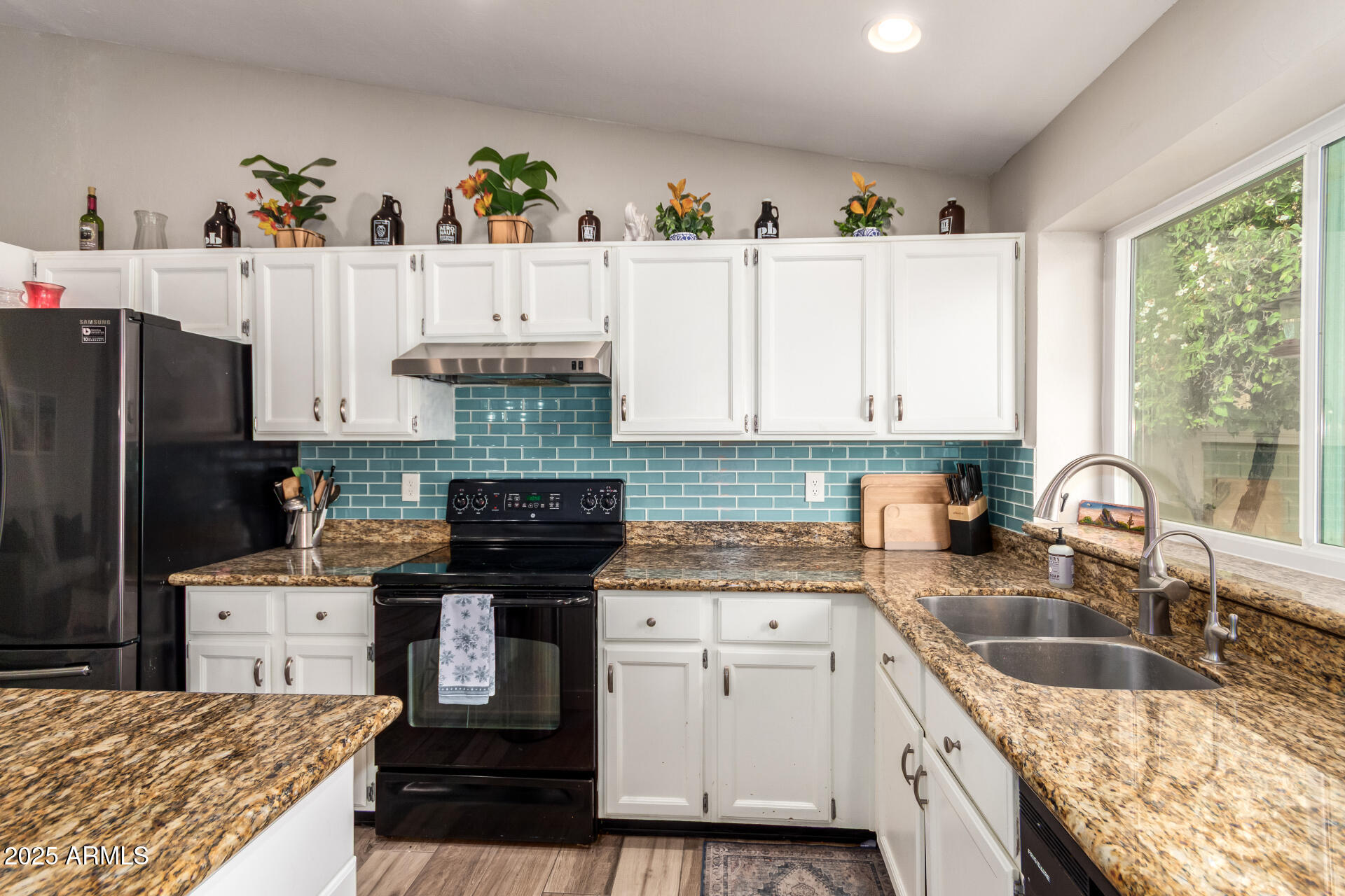 740 W SARAGOSA Street