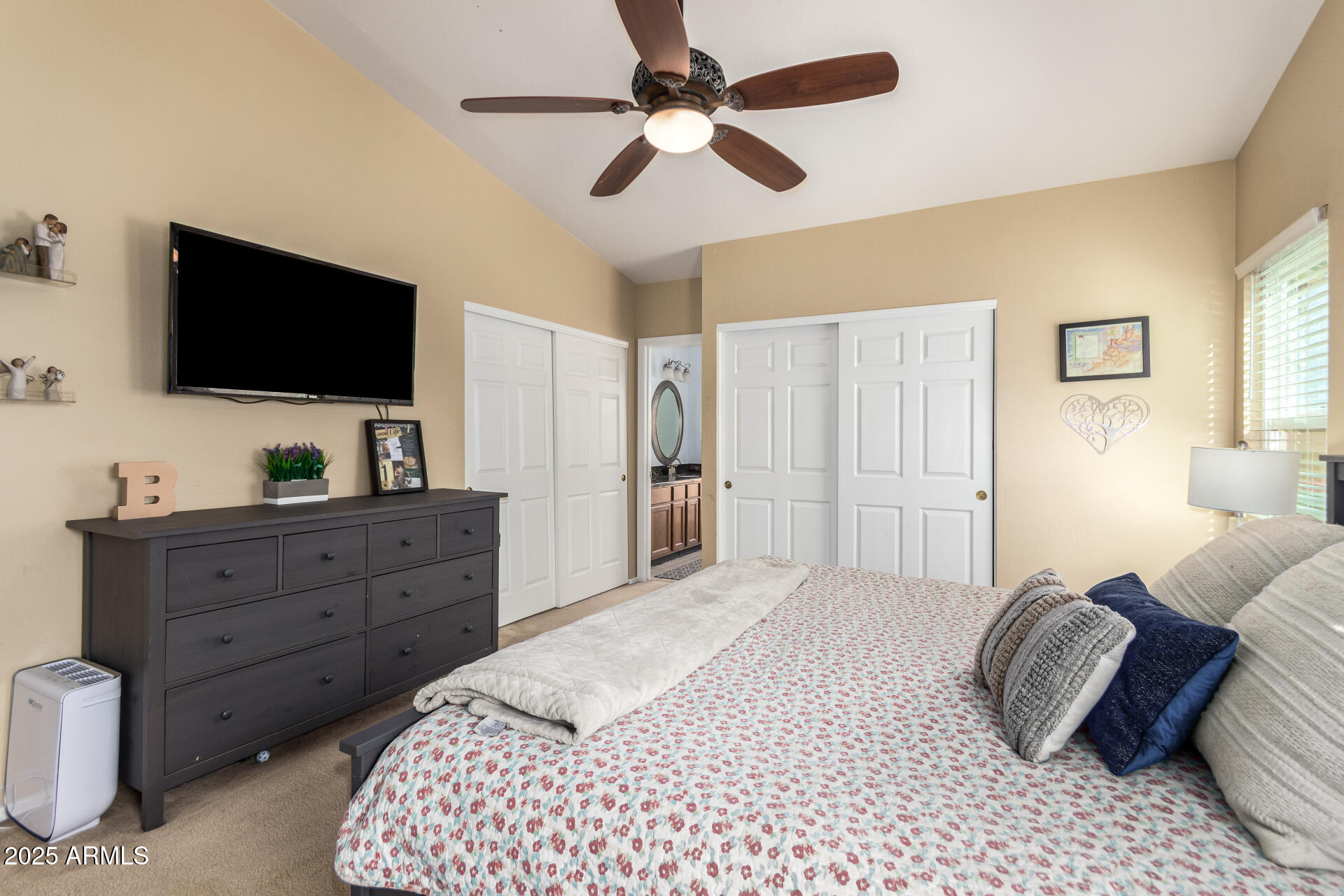 740 W SARAGOSA Street