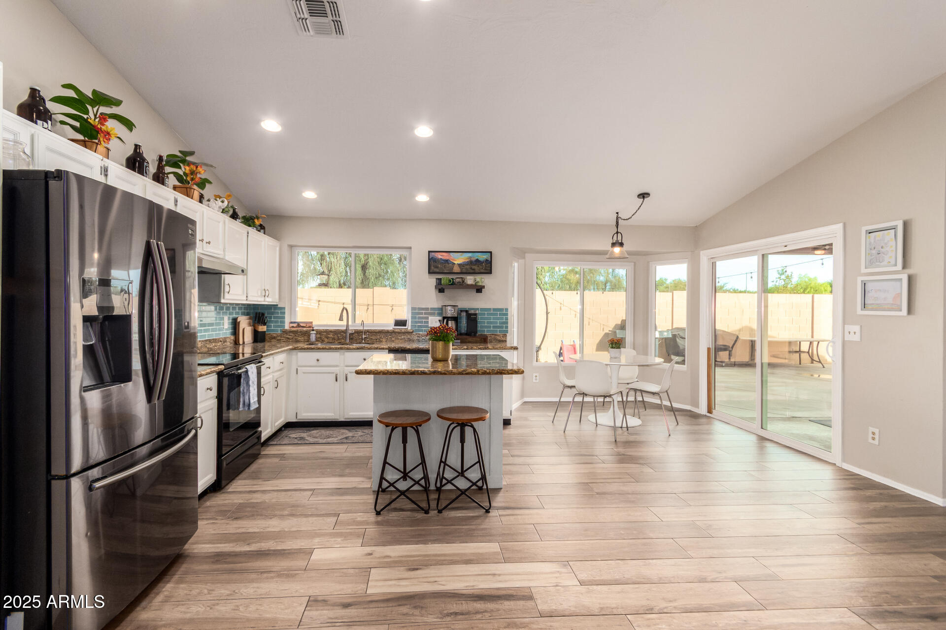 740 W SARAGOSA Street