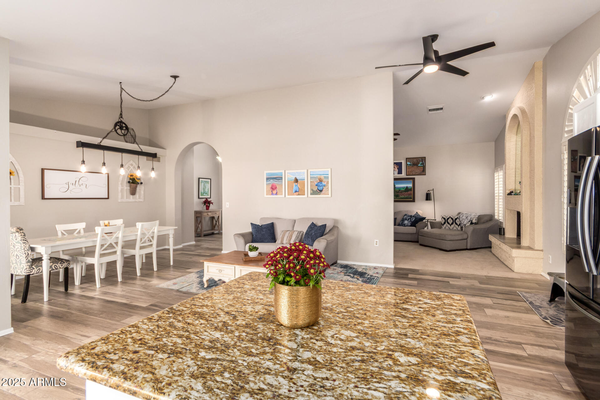 740 W SARAGOSA Street