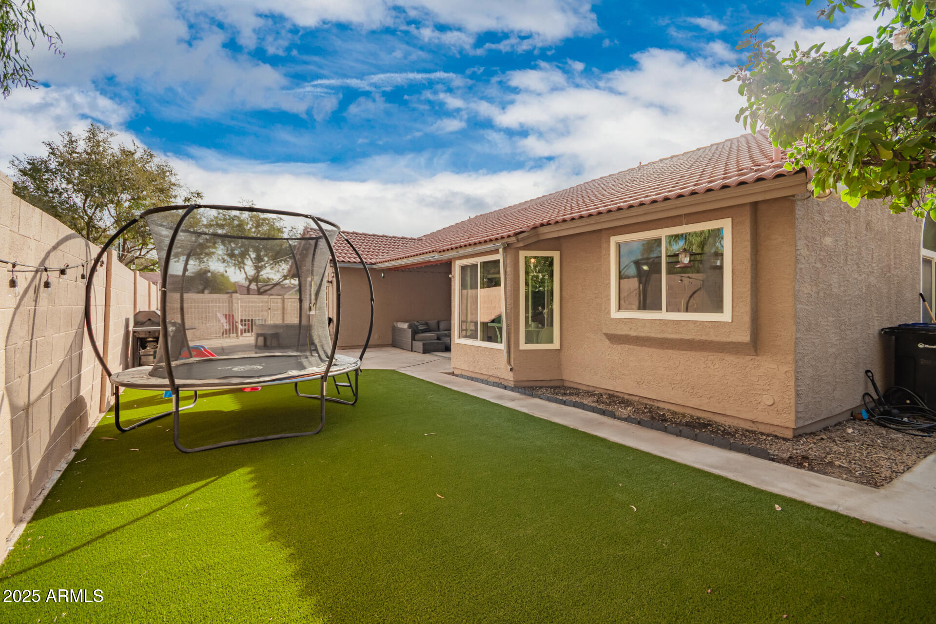 740 W SARAGOSA Street