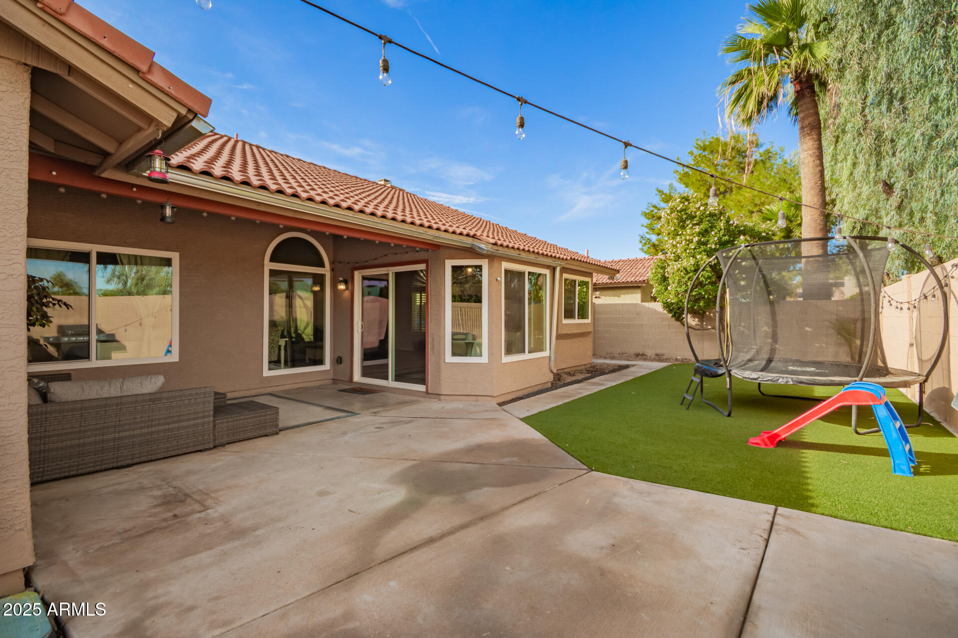 740 W SARAGOSA Street