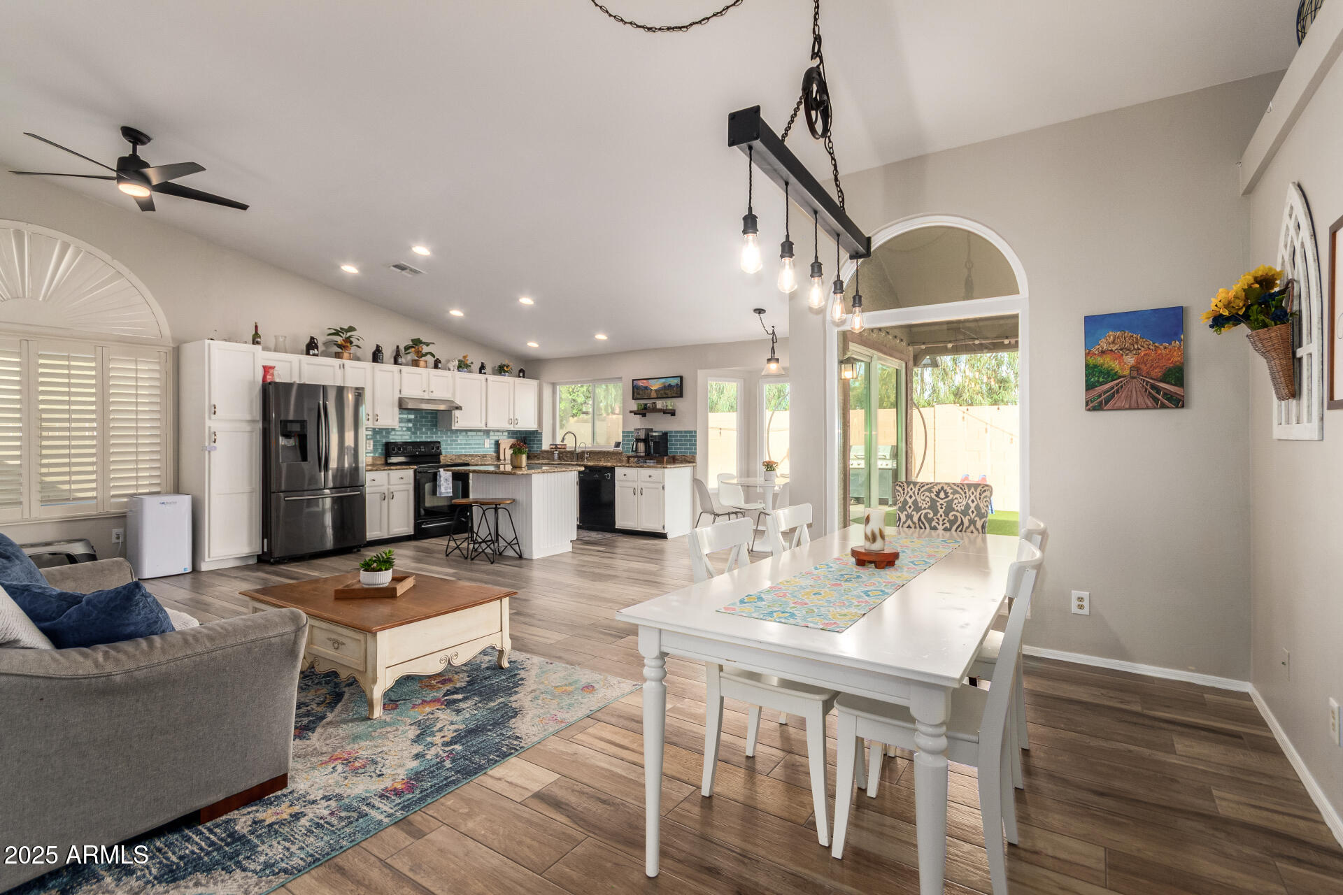 740 W SARAGOSA Street