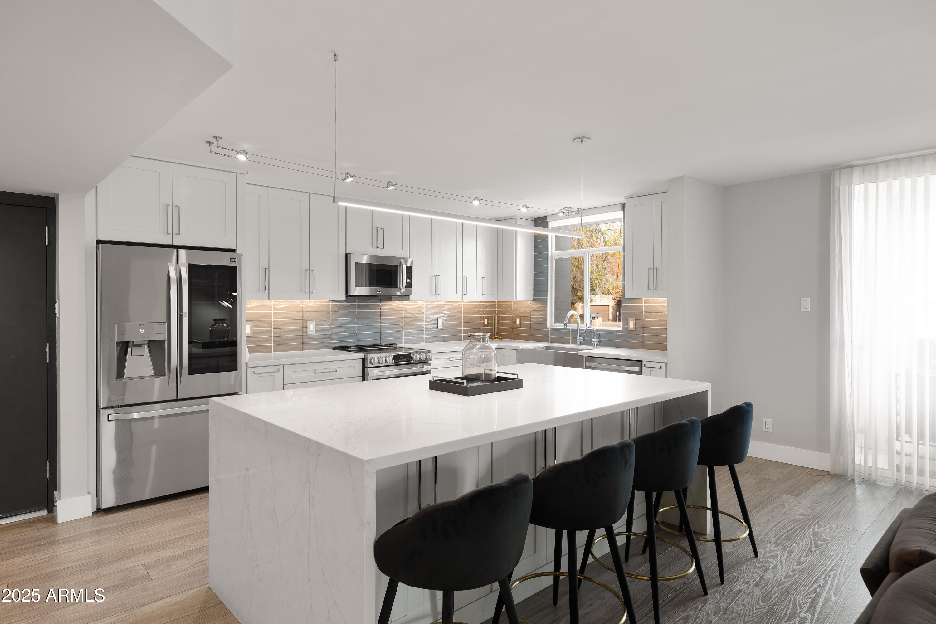 6502 N CENTRAL Avenue A103