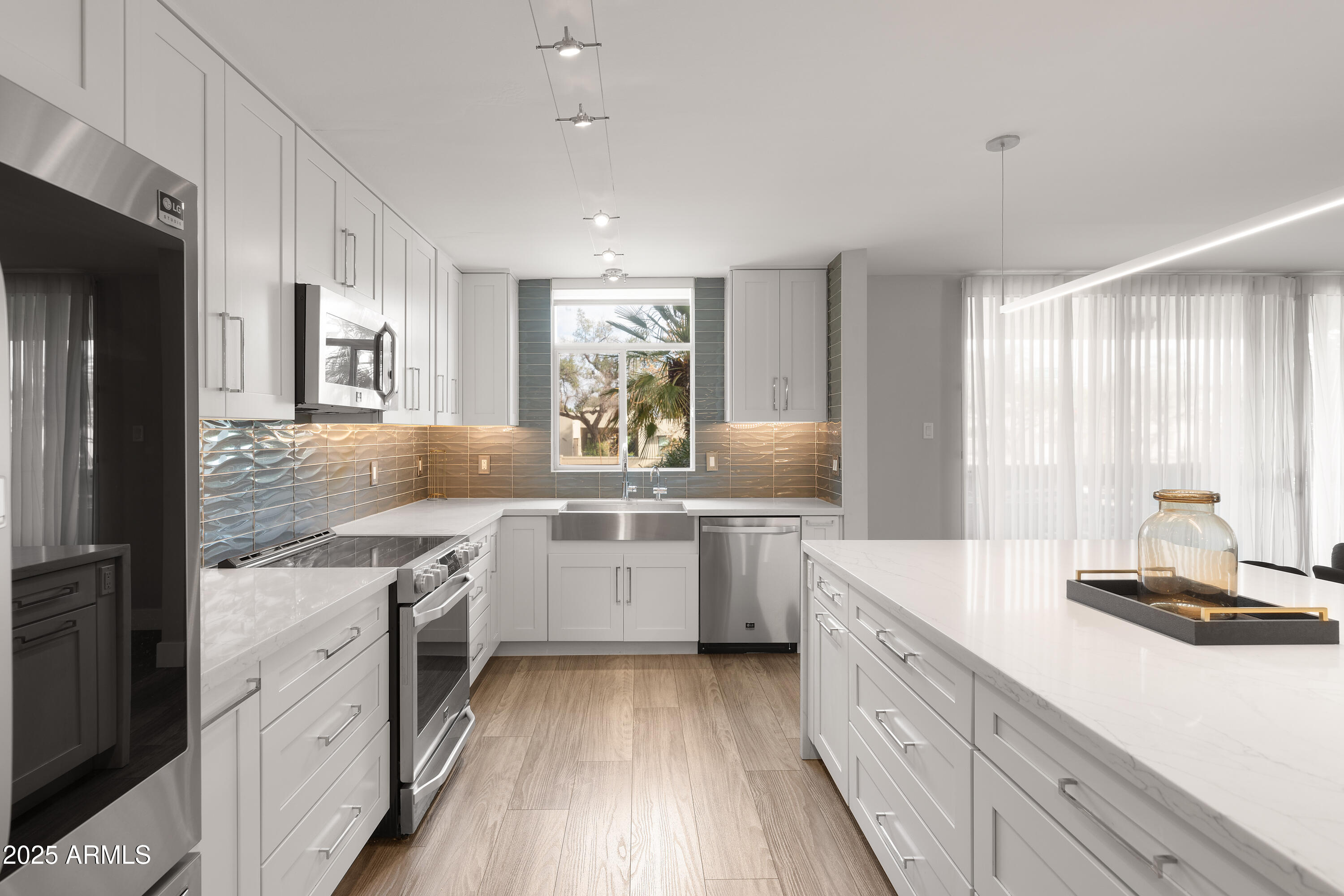 6502 N CENTRAL Avenue A103