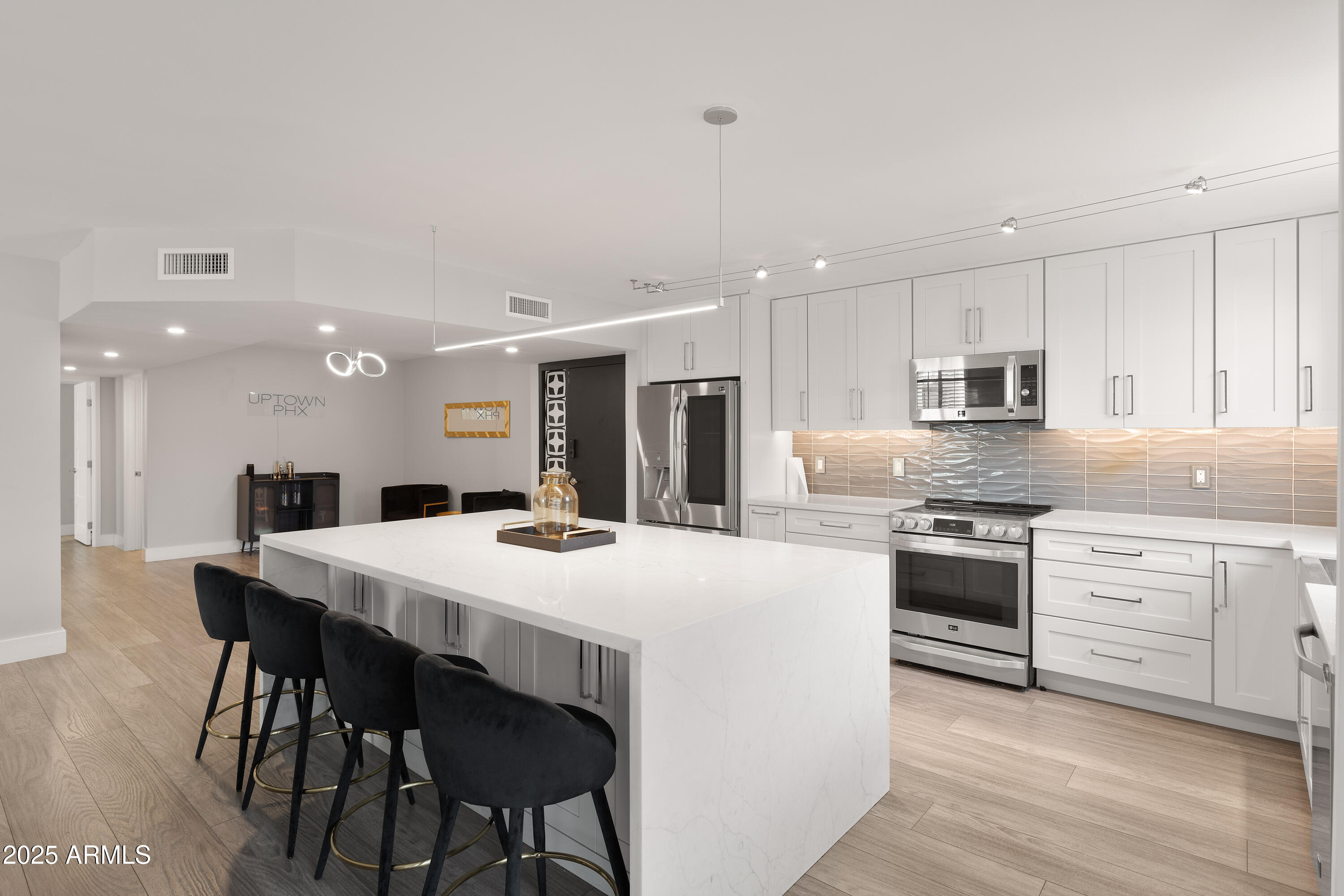 6502 N CENTRAL Avenue A103