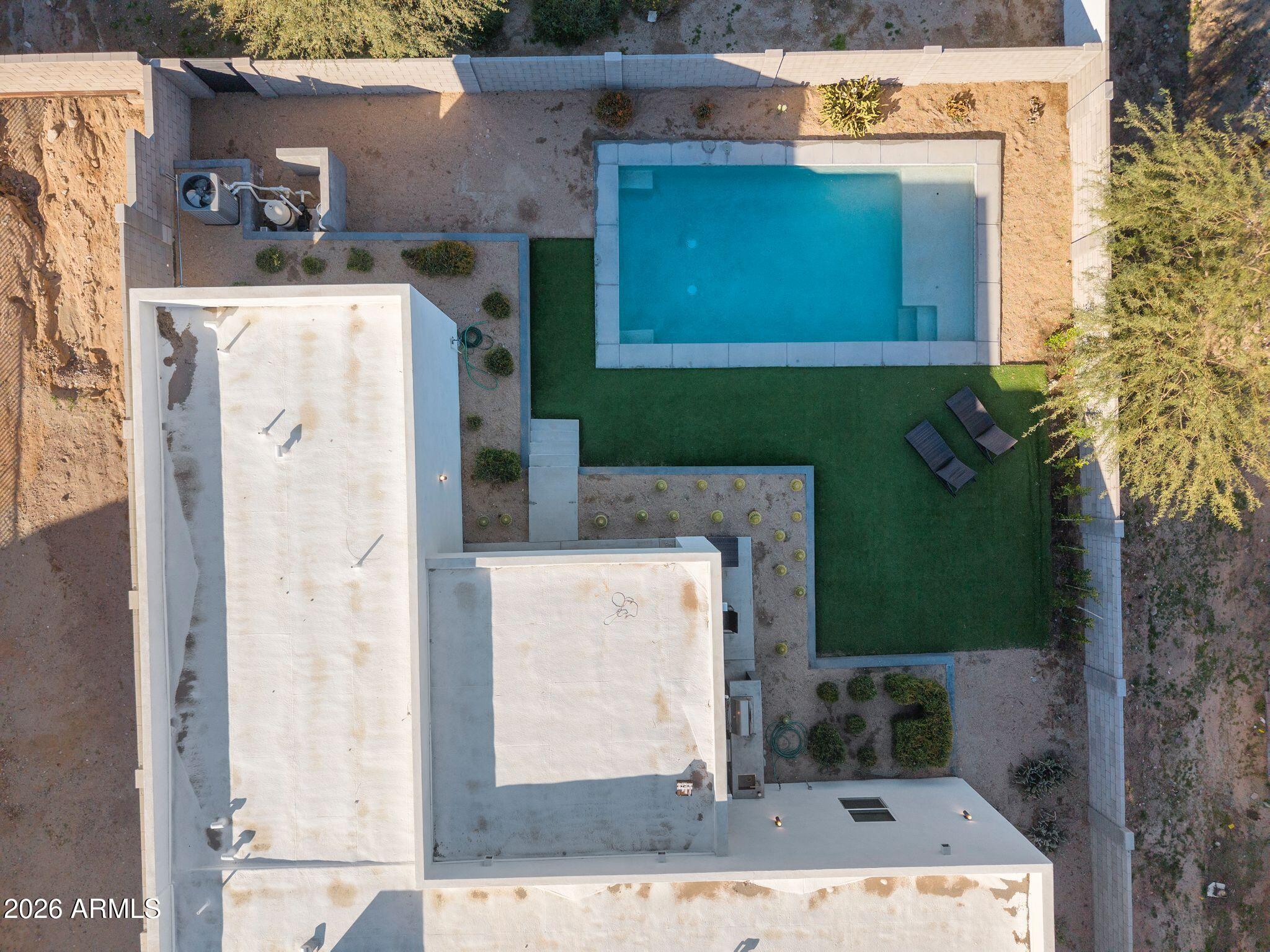 2252 E SOUTH MOUNTAIN Avenue