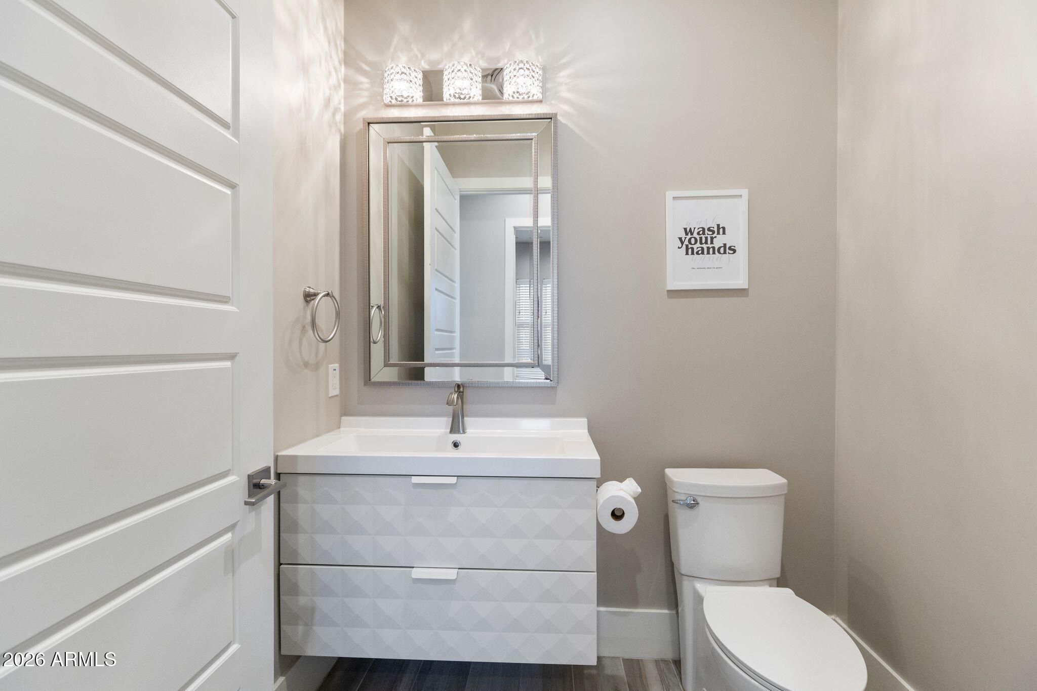 2252 E SOUTH MOUNTAIN Avenue