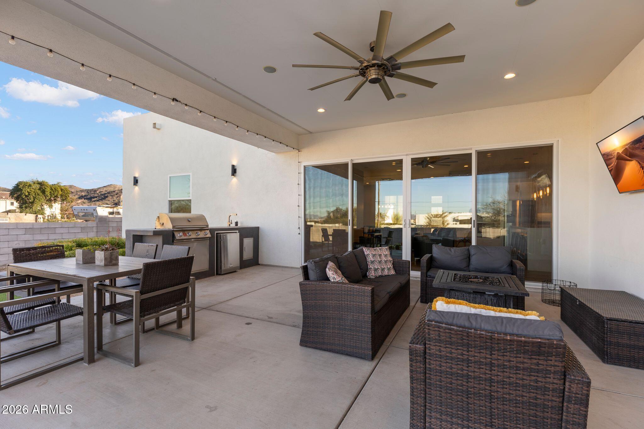 2252 E SOUTH MOUNTAIN Avenue