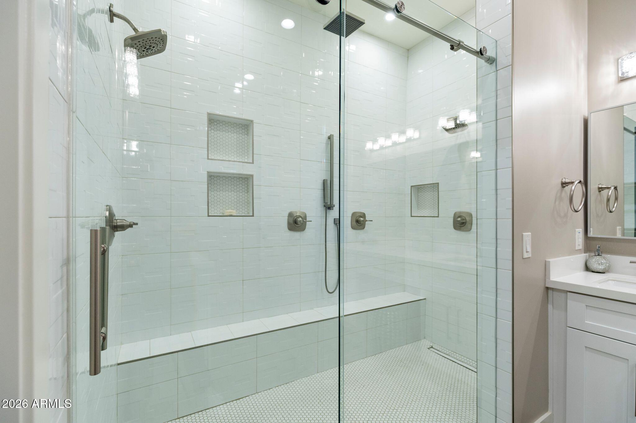 2252 E SOUTH MOUNTAIN Avenue