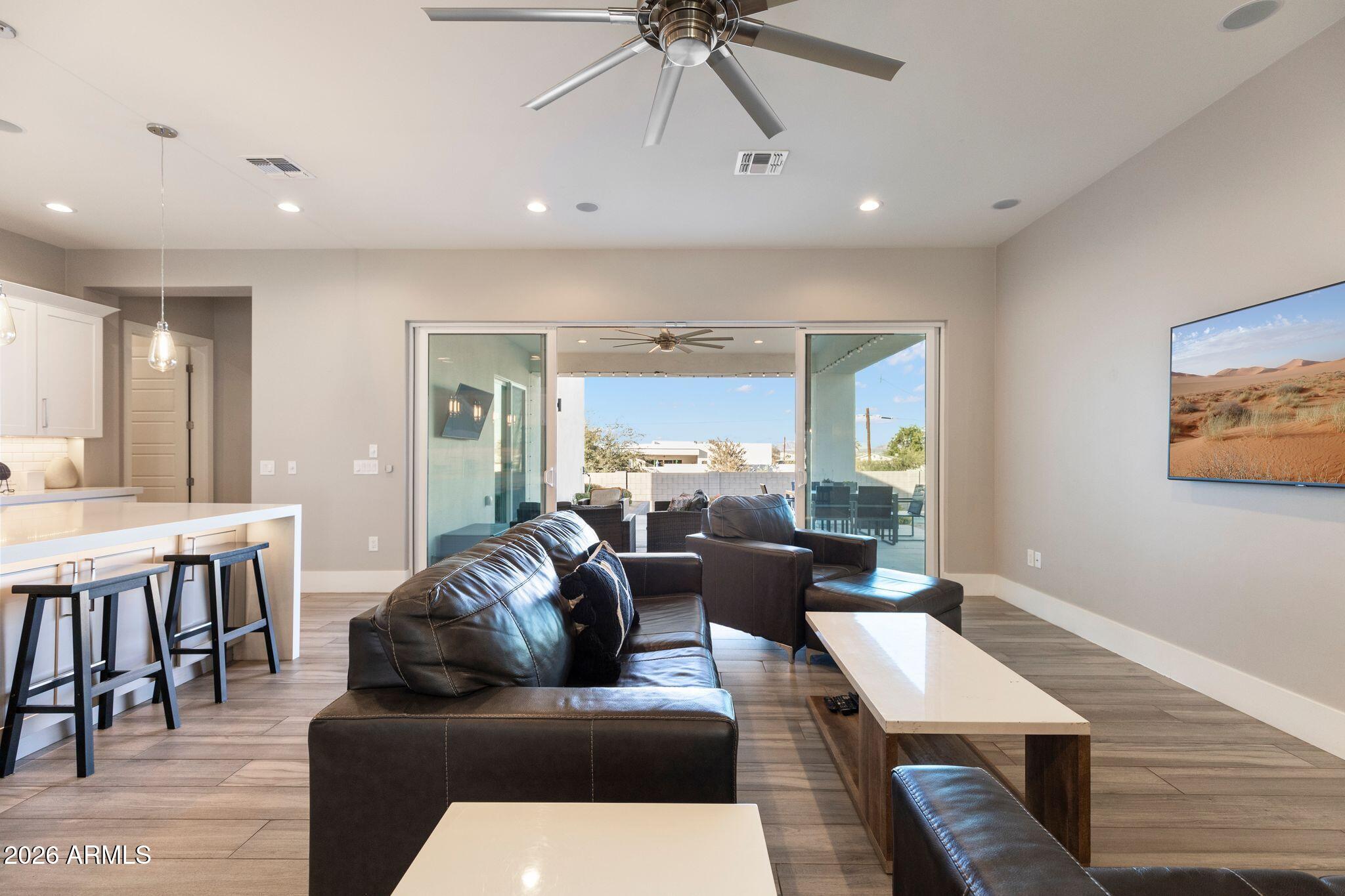 2252 E SOUTH MOUNTAIN Avenue