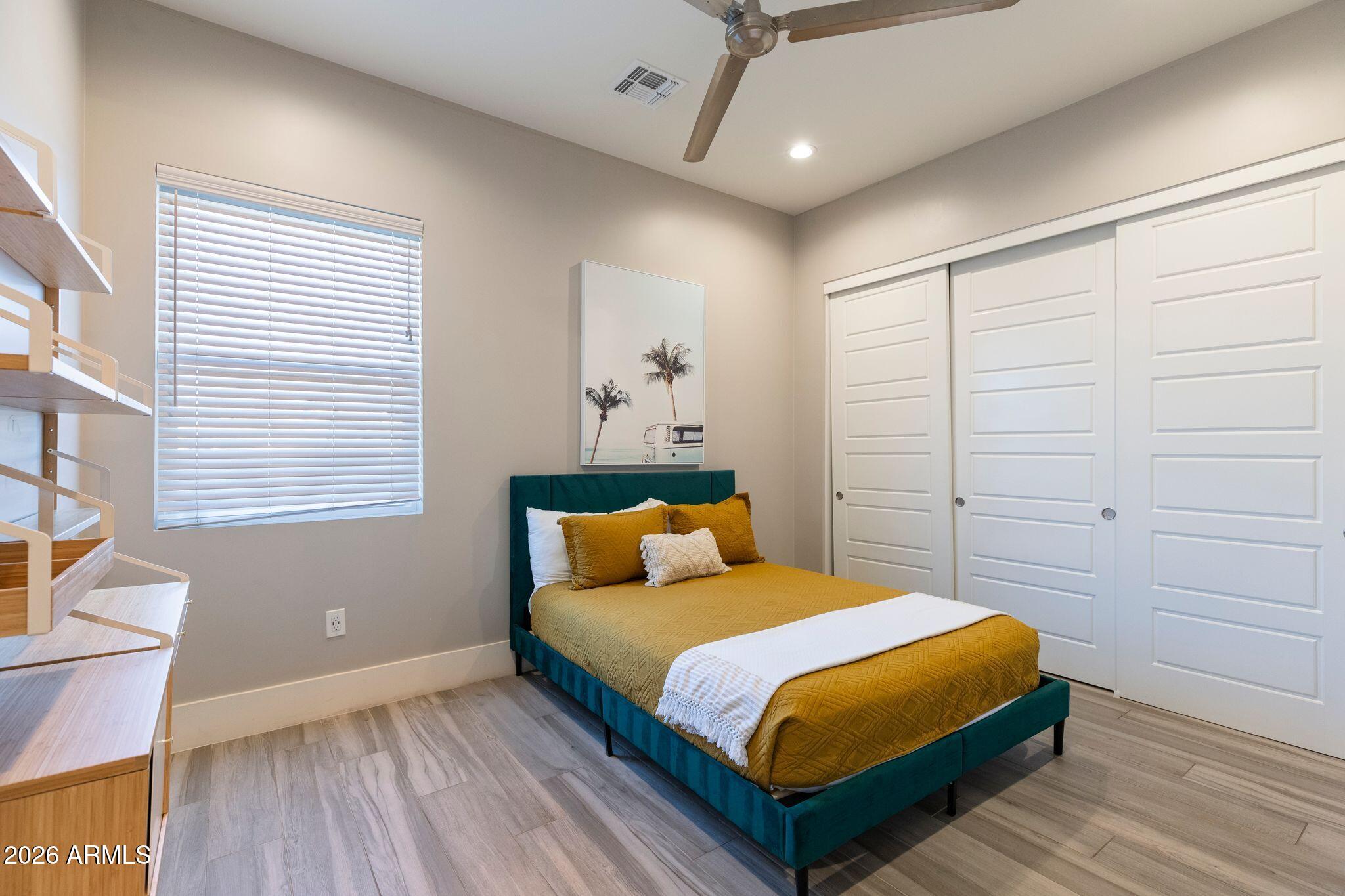 2252 E SOUTH MOUNTAIN Avenue